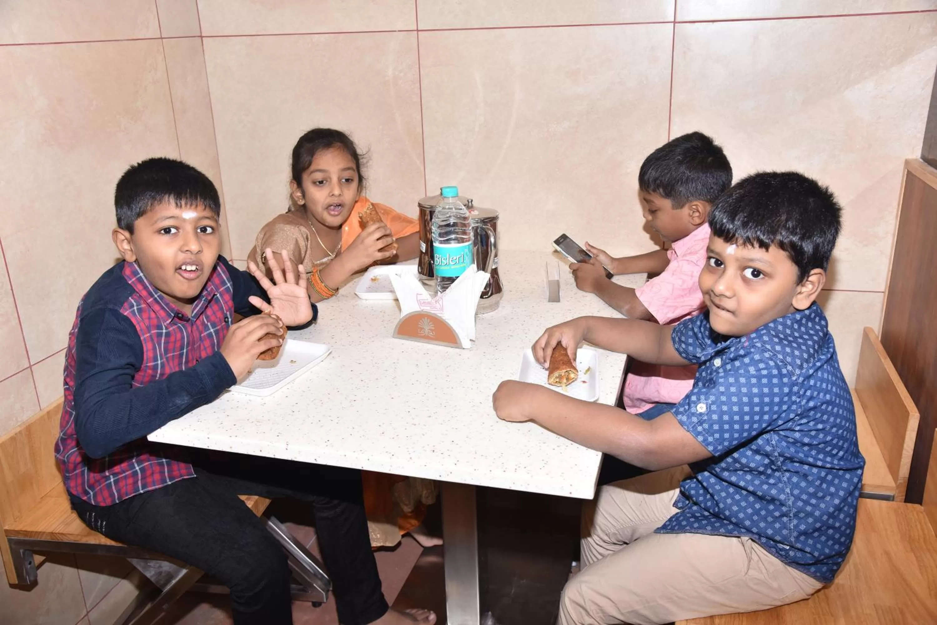 Restaurant/places to eat, Family in Sivamurugan Hotels