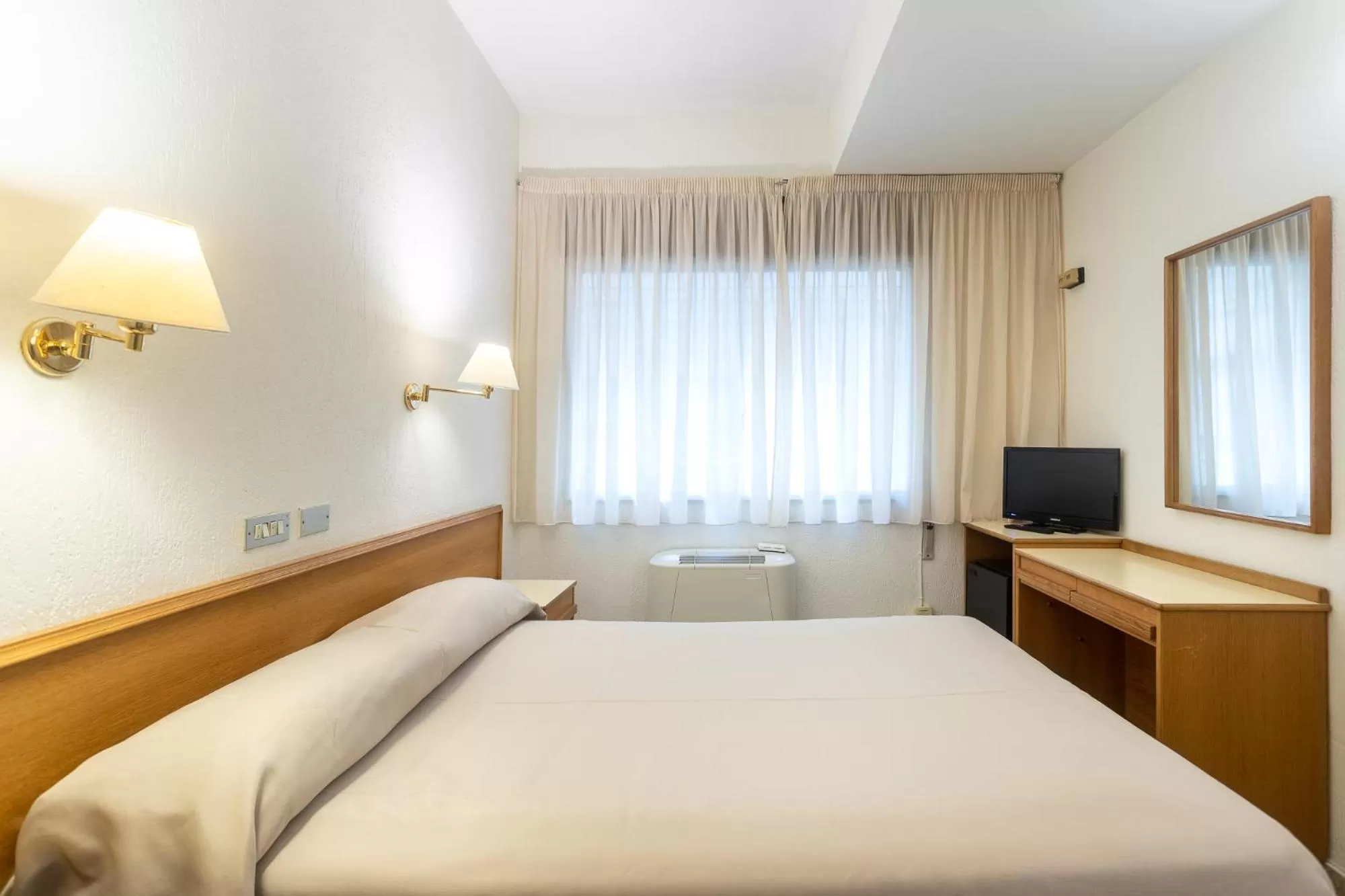 Bedroom, Bed in Hotel Leuka