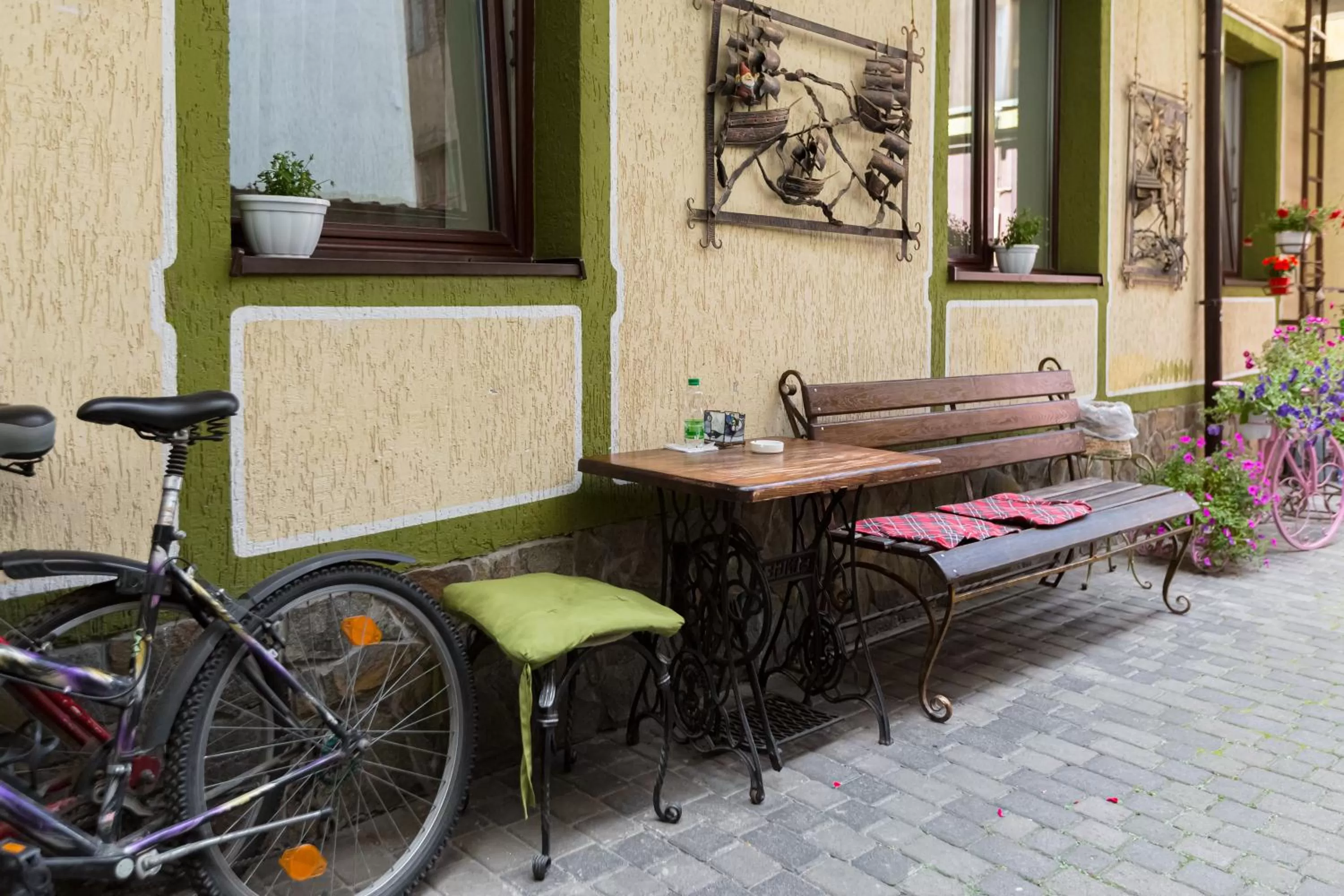 Property building in Staryi Krakiv