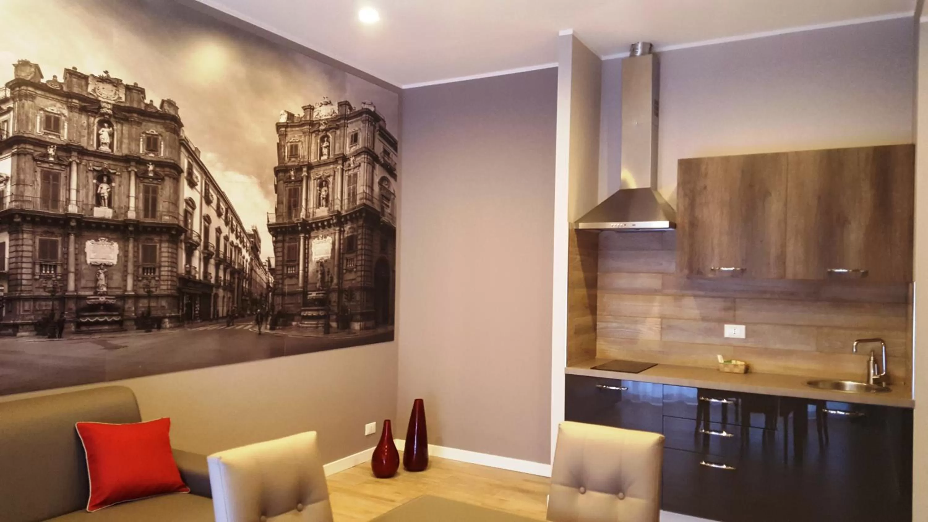 Kitchen or kitchenette in Alma Hotel