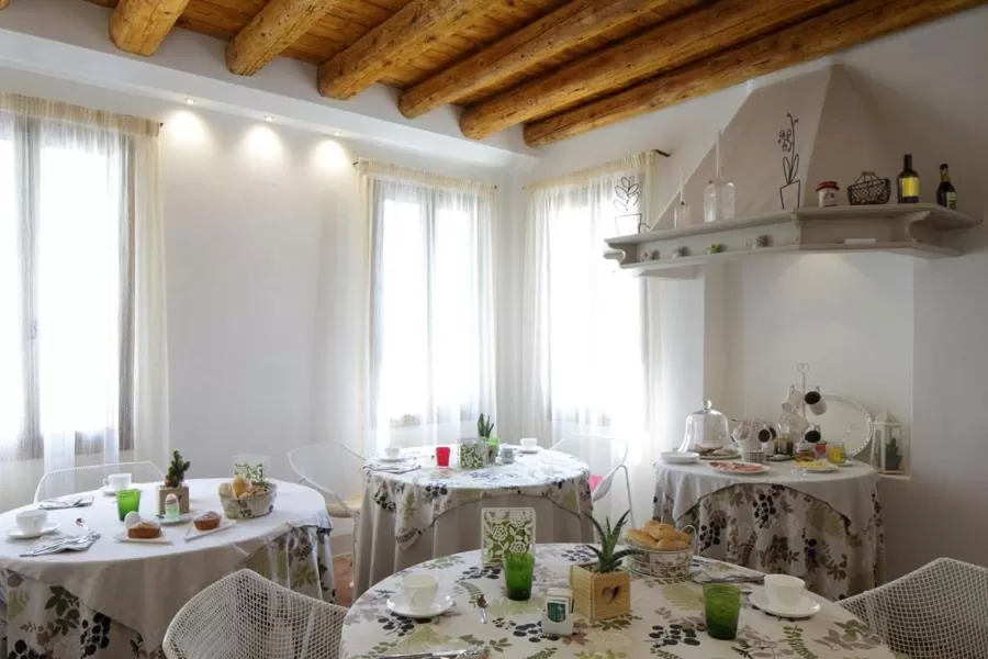 Restaurant/places to eat in Le Zitelle di Ron