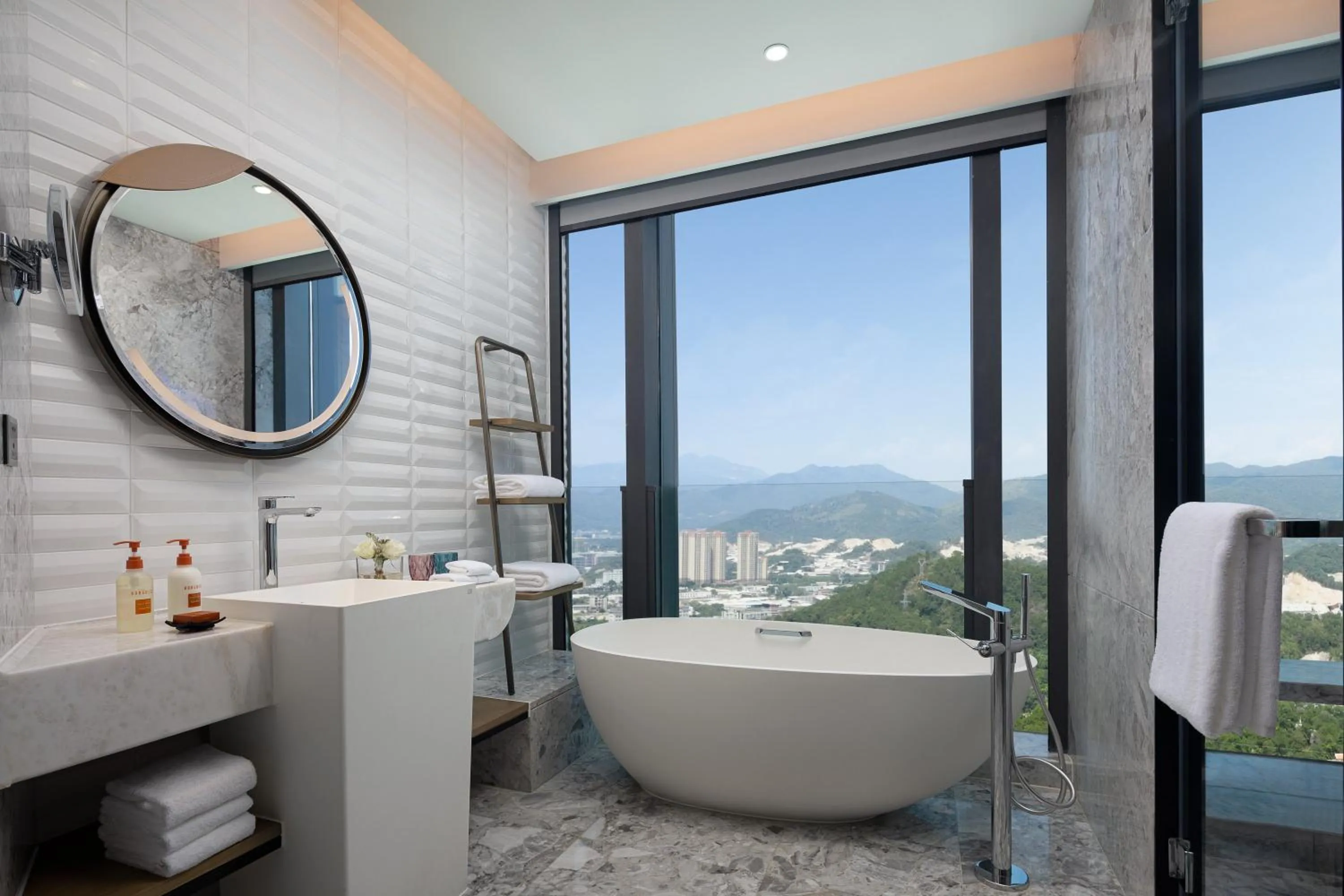 Bathroom in Crowne Plaza Chaozhou Riverside by IHG