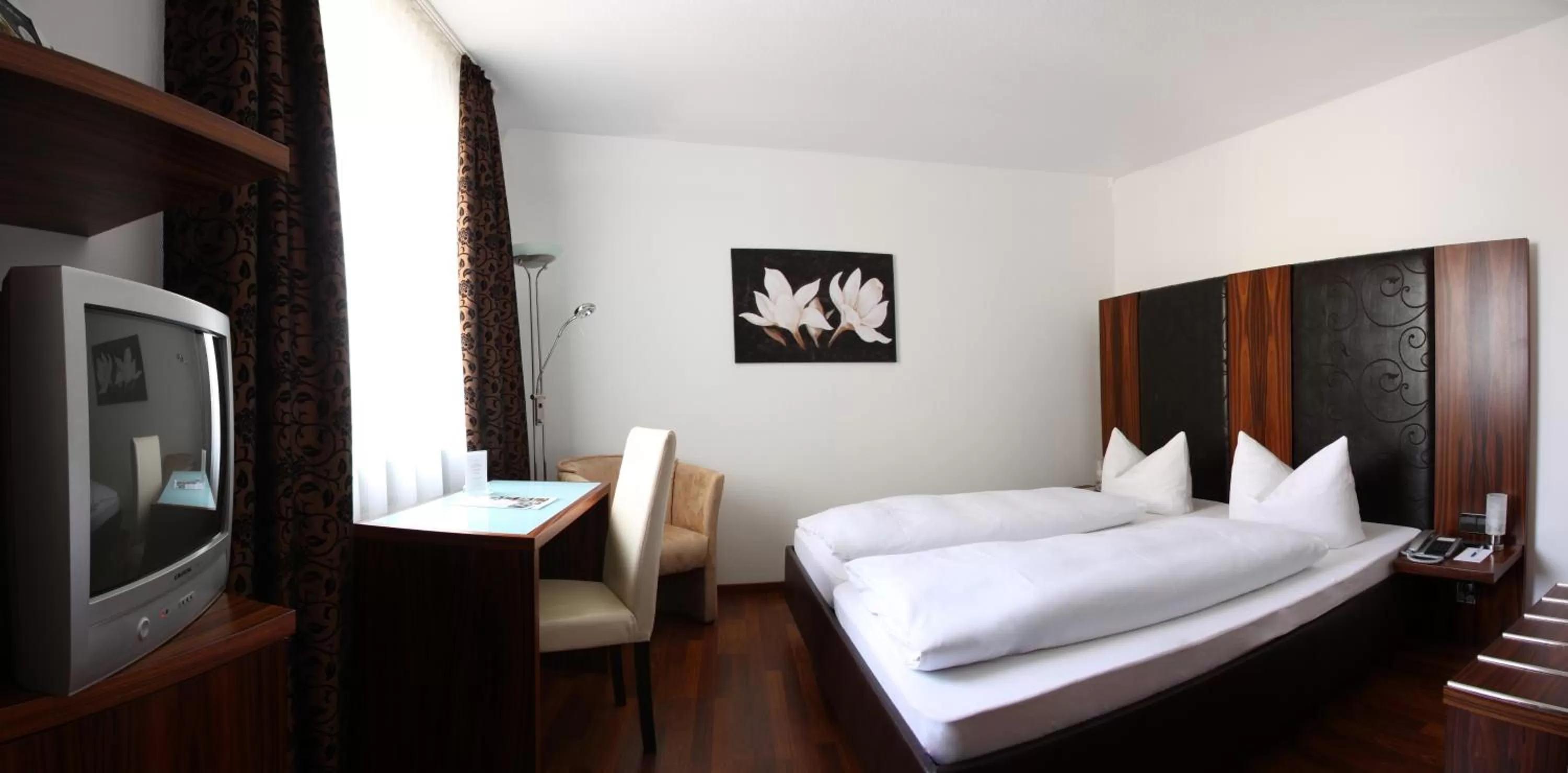 Decorative detail, Bed in Hotel zur Pfalz