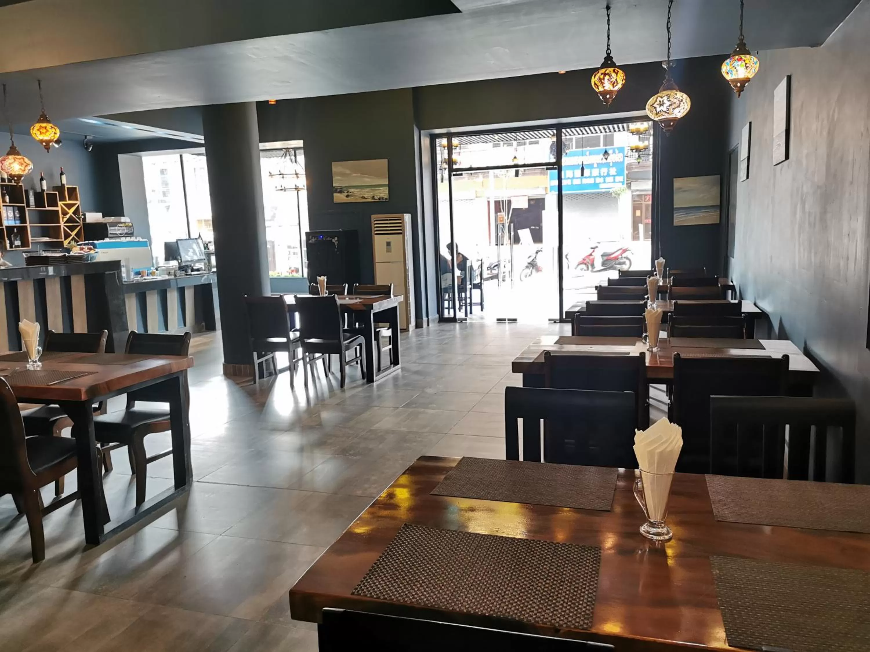 Restaurant/places to eat in Invito Guesthouse