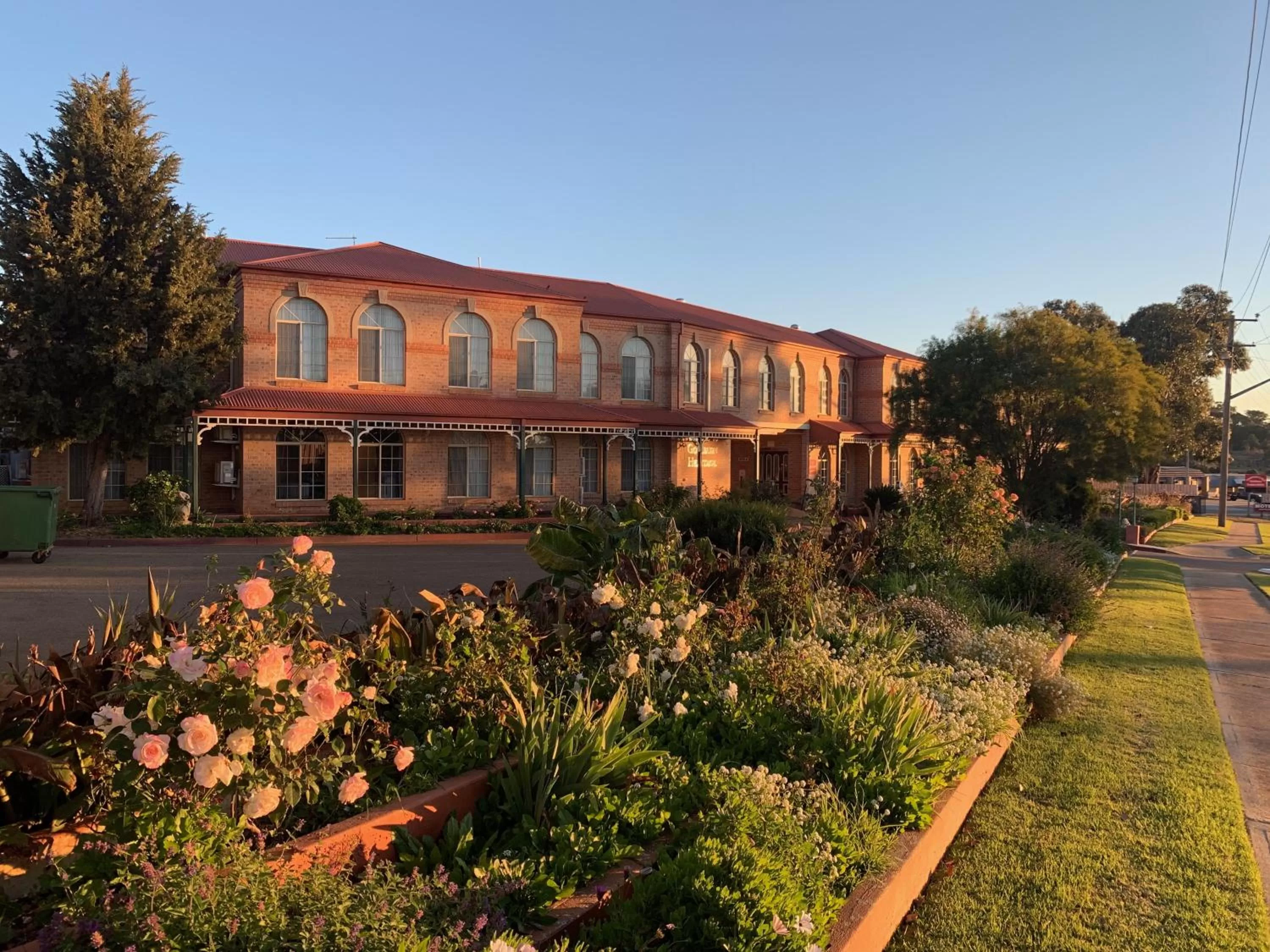 Property building in Heritage Motor Inn Goulburn