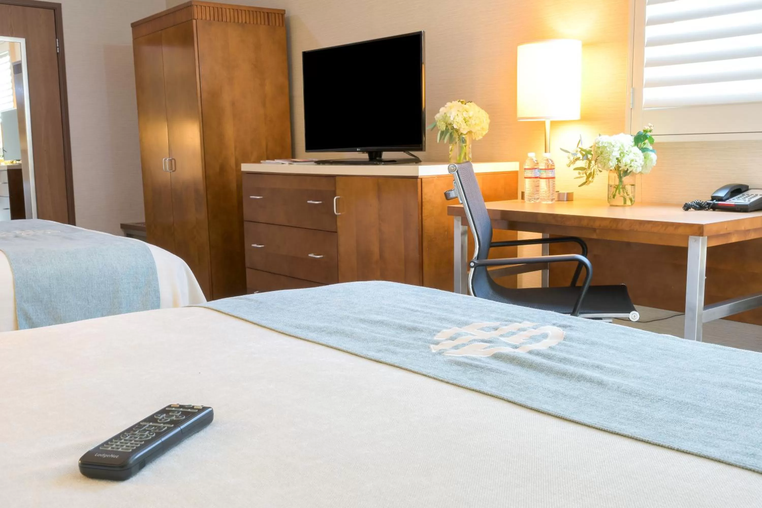 Bedroom, Bed in Gateway Hotel Santa Monica