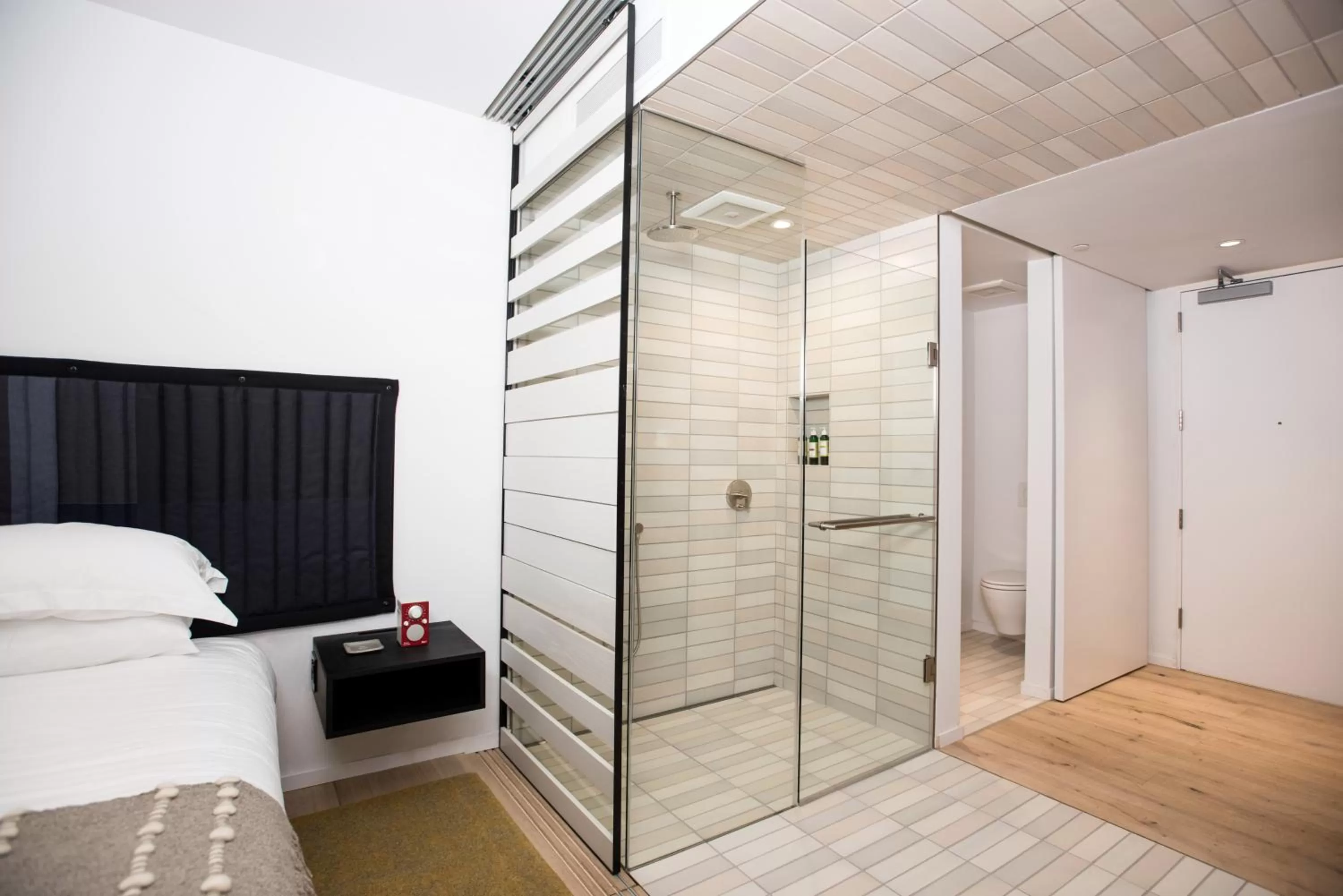 Shower, Bed in Harmon Guest House