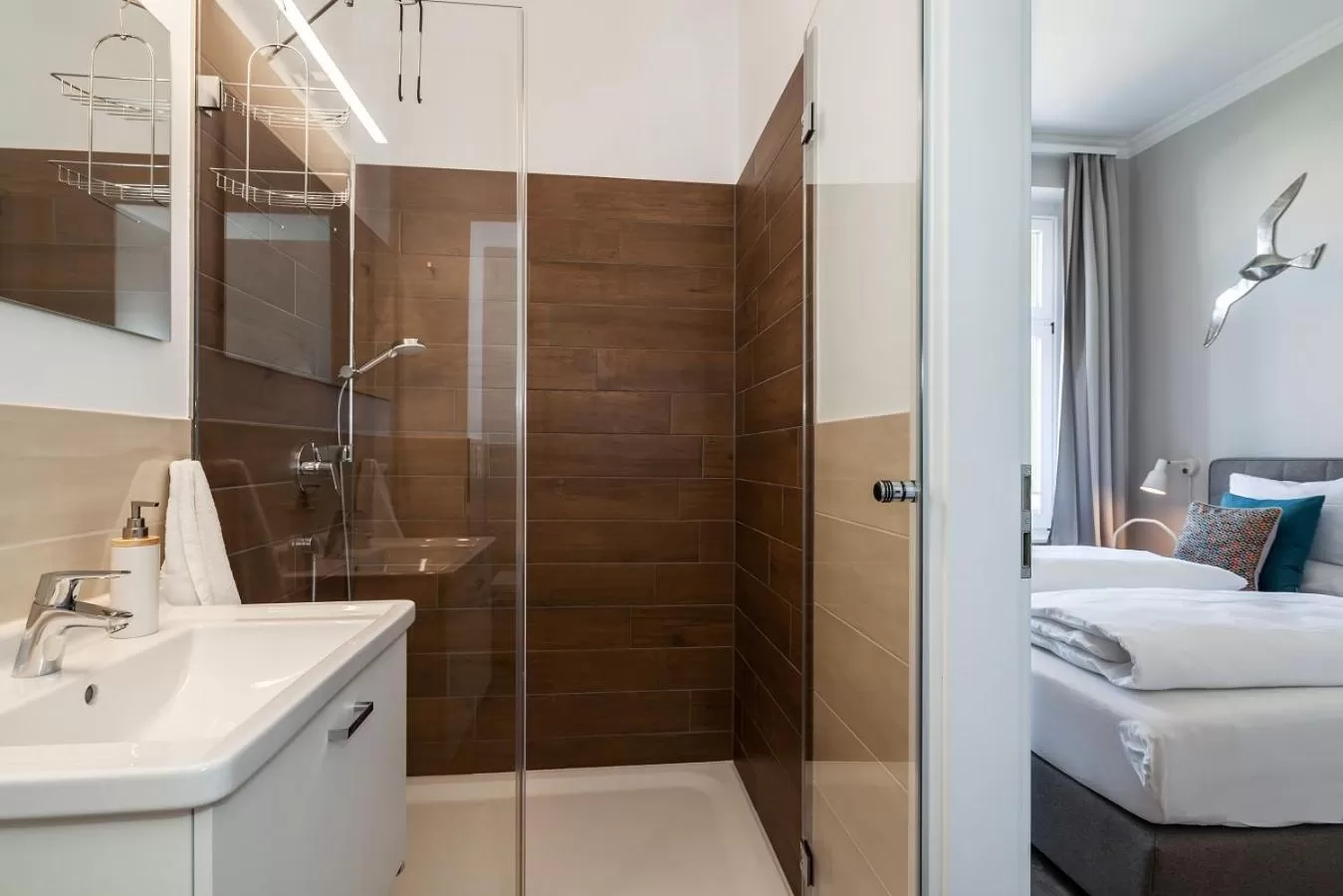 Bathroom, Bed in Hotel Rosenhof