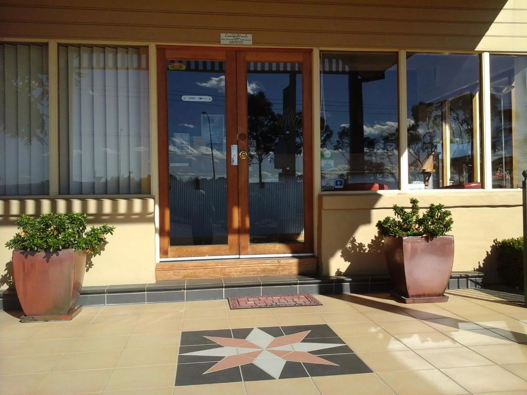 Lobby or reception in Willows Motel