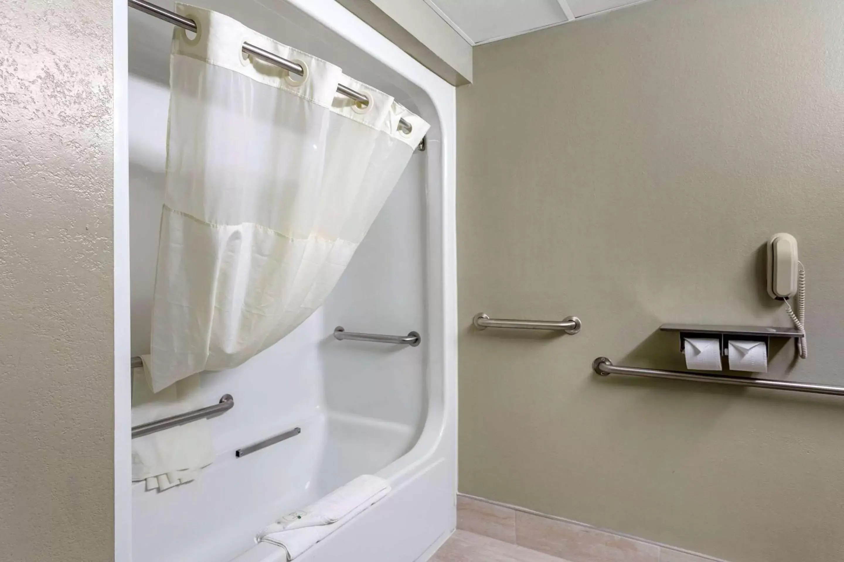 Queen Room with Two Queen Beds - Accessible/Non-Smoking in Quality Inn St Robert - Ft Leonard Wood Queen Room with Two Queen Beds - Accessible/Non-Smoking in Quality Inn St Robert - Ft Leonard Wood