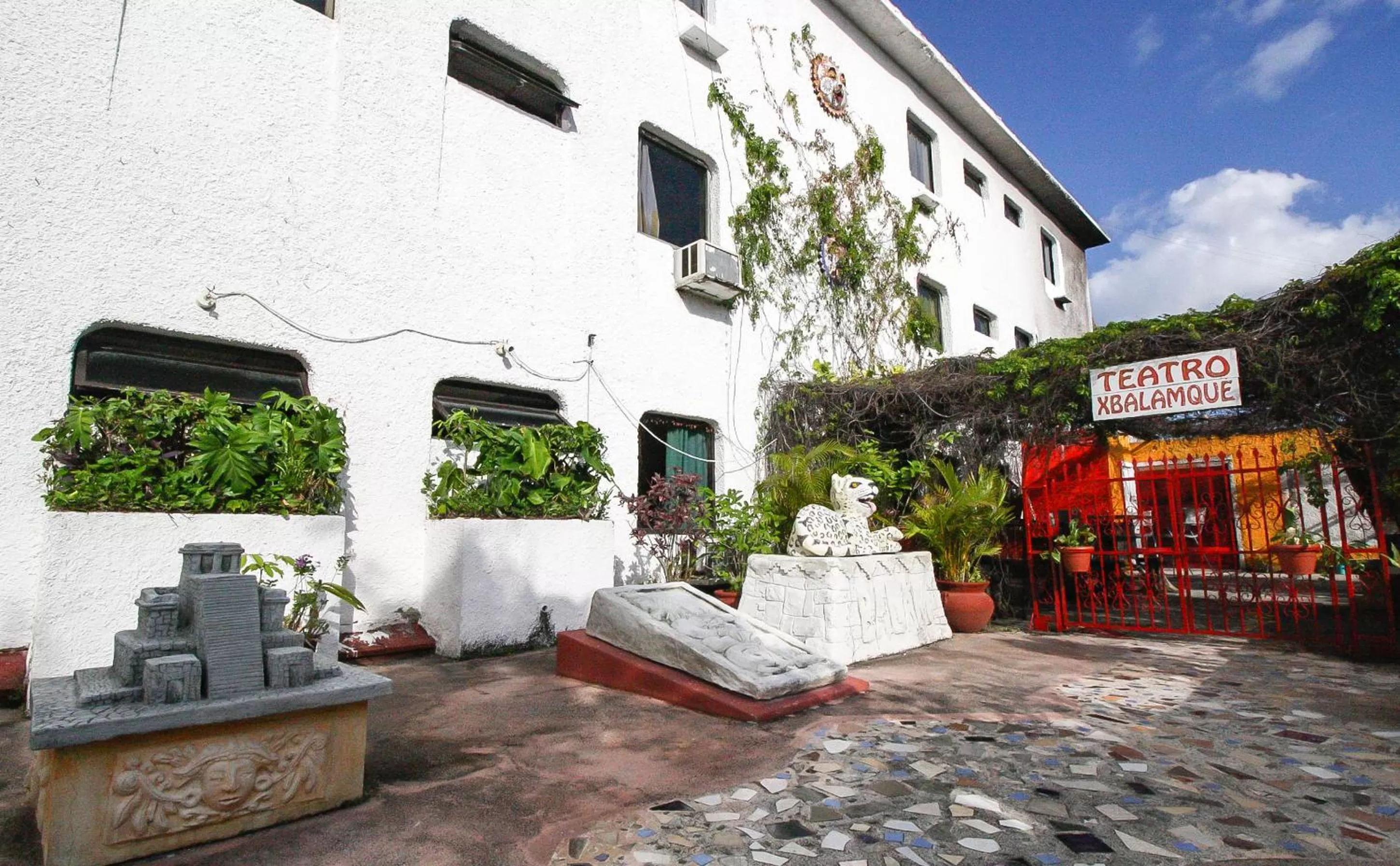 Property building in Hotel Xbalamqué & Spa Cancún Centro