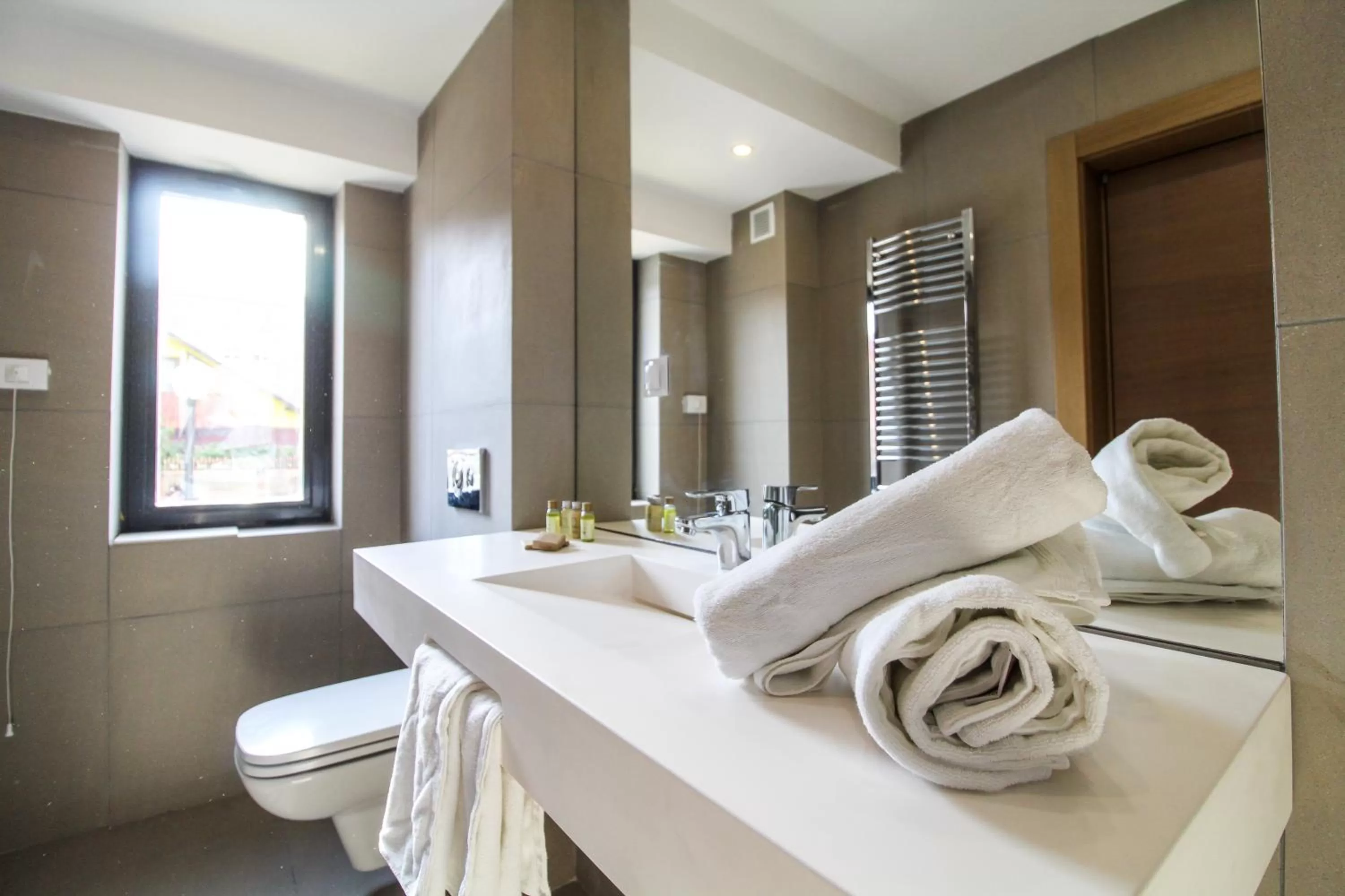 Bathroom in Hotel Avenue - Avenue Hotels