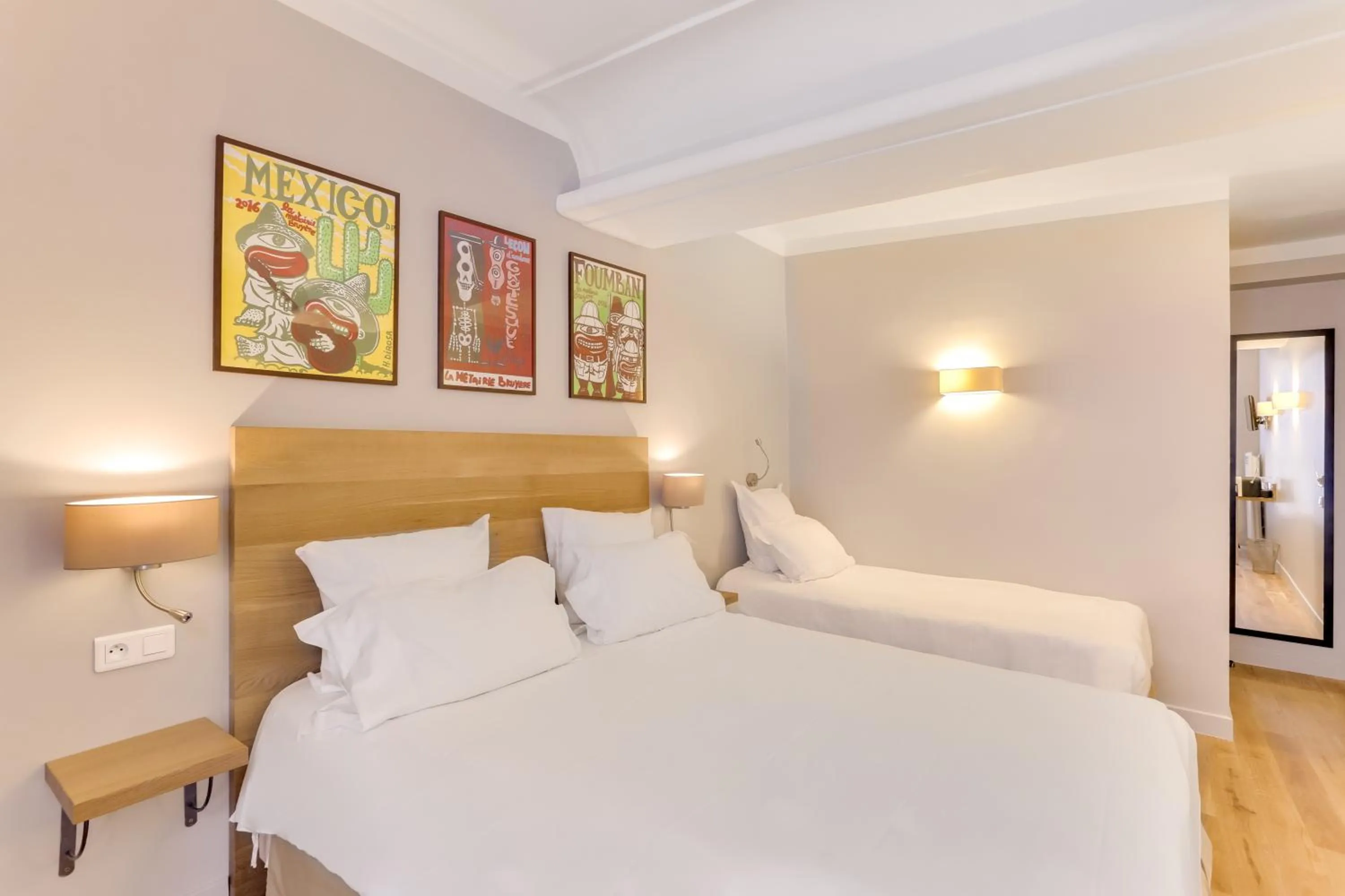 Bed in Hôtel Louvre Richelieu