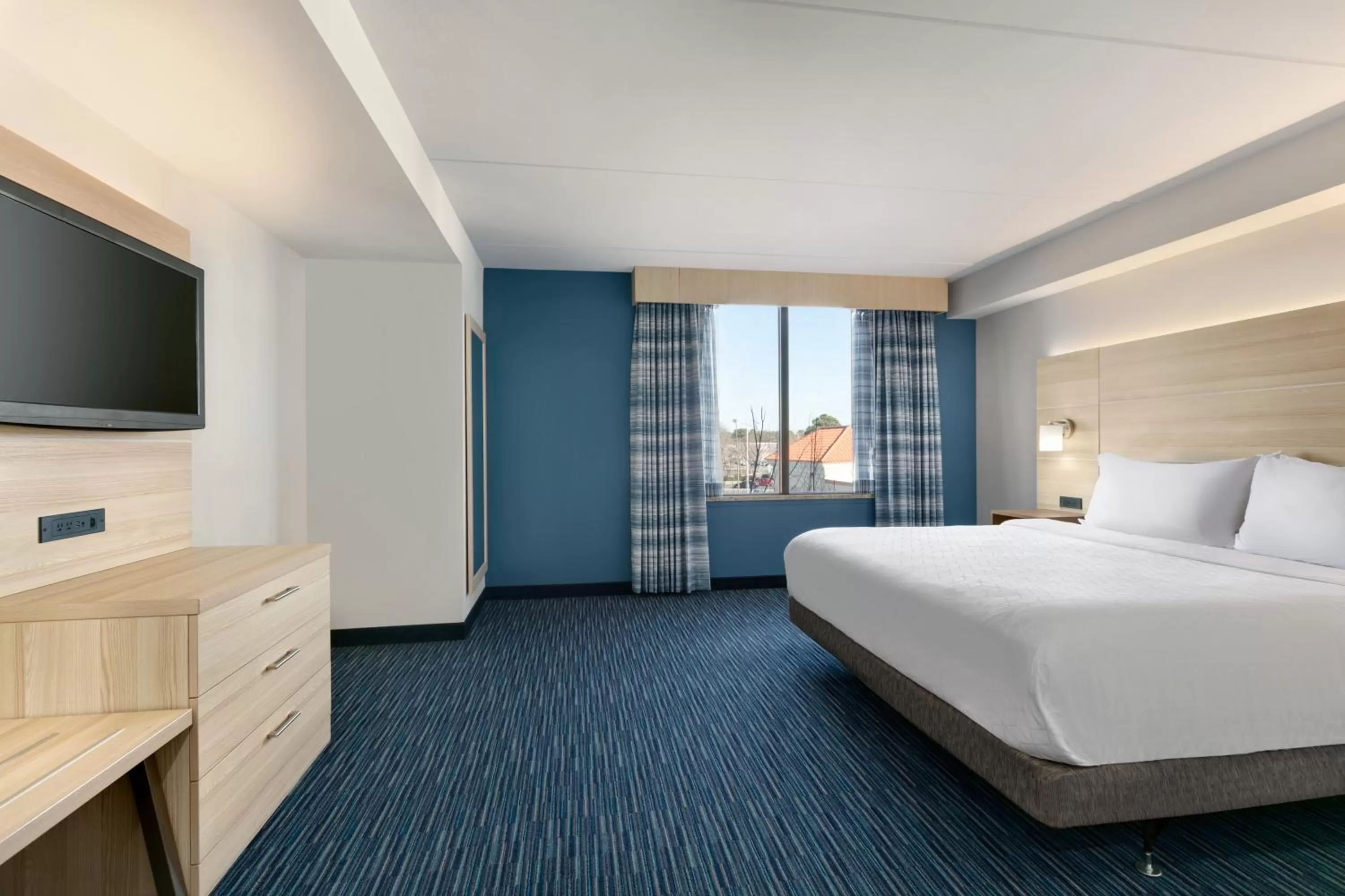 Bedroom, Bed in Holiday Inn Express Hotel & Suites Norfolk Airport by IHG