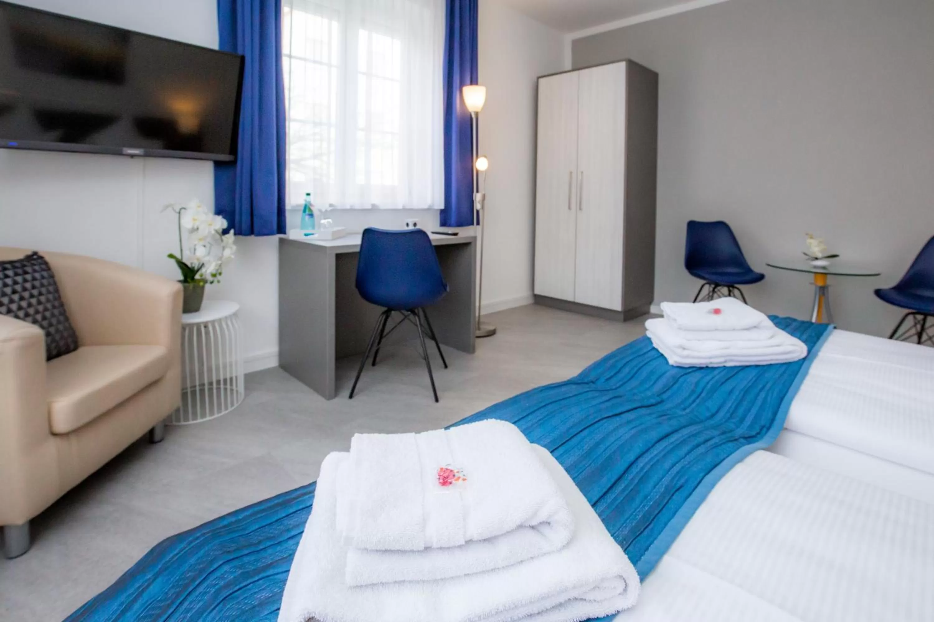 Staff, Bed in Hotel "Zur Mühle"