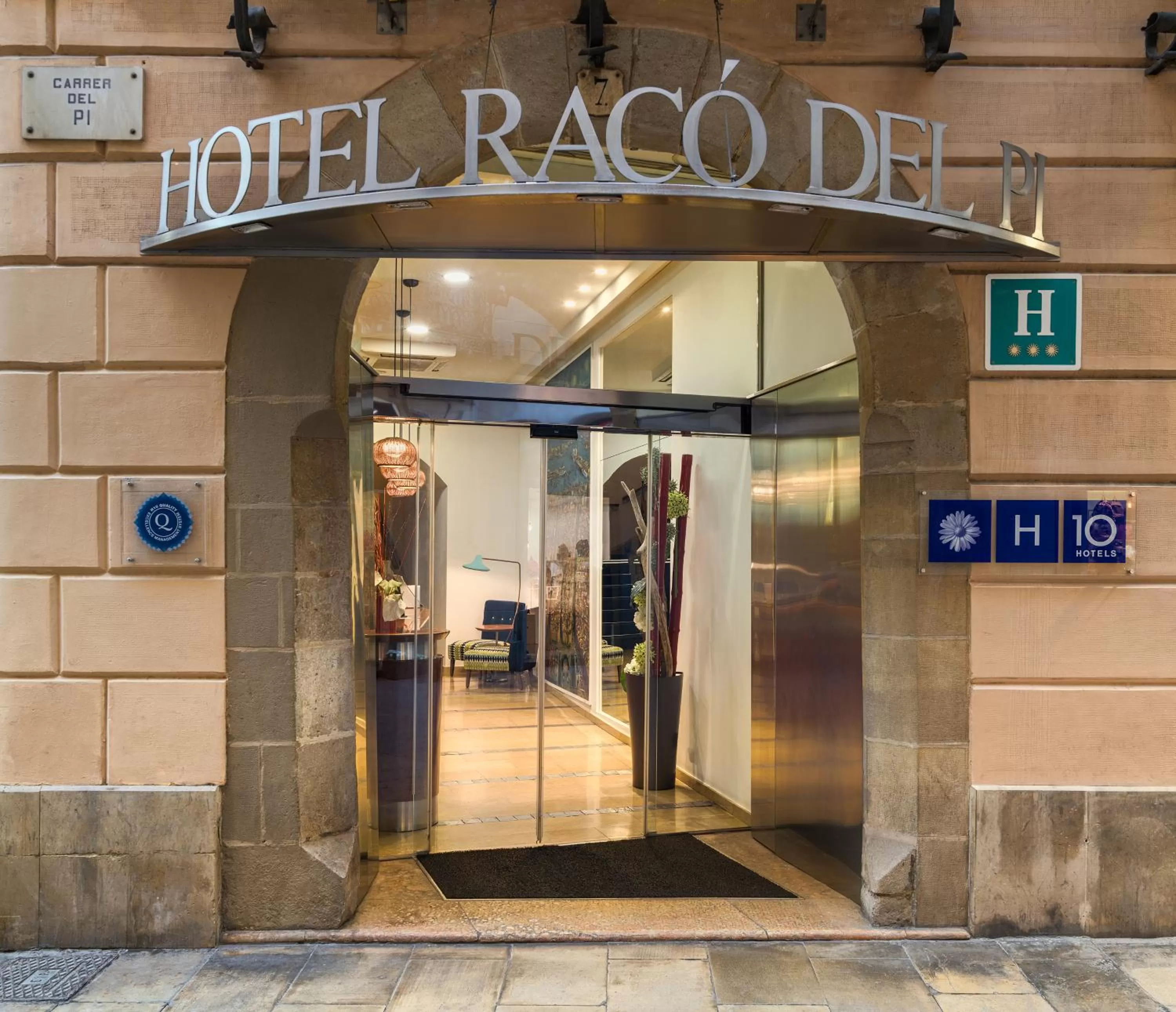 Facade/entrance in H10 Raco del Pi