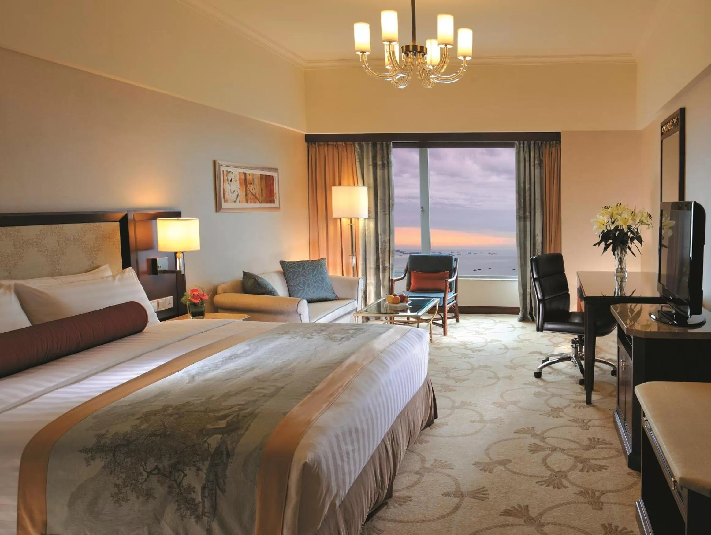 Sea view, Bed in Shangri-La Beihai