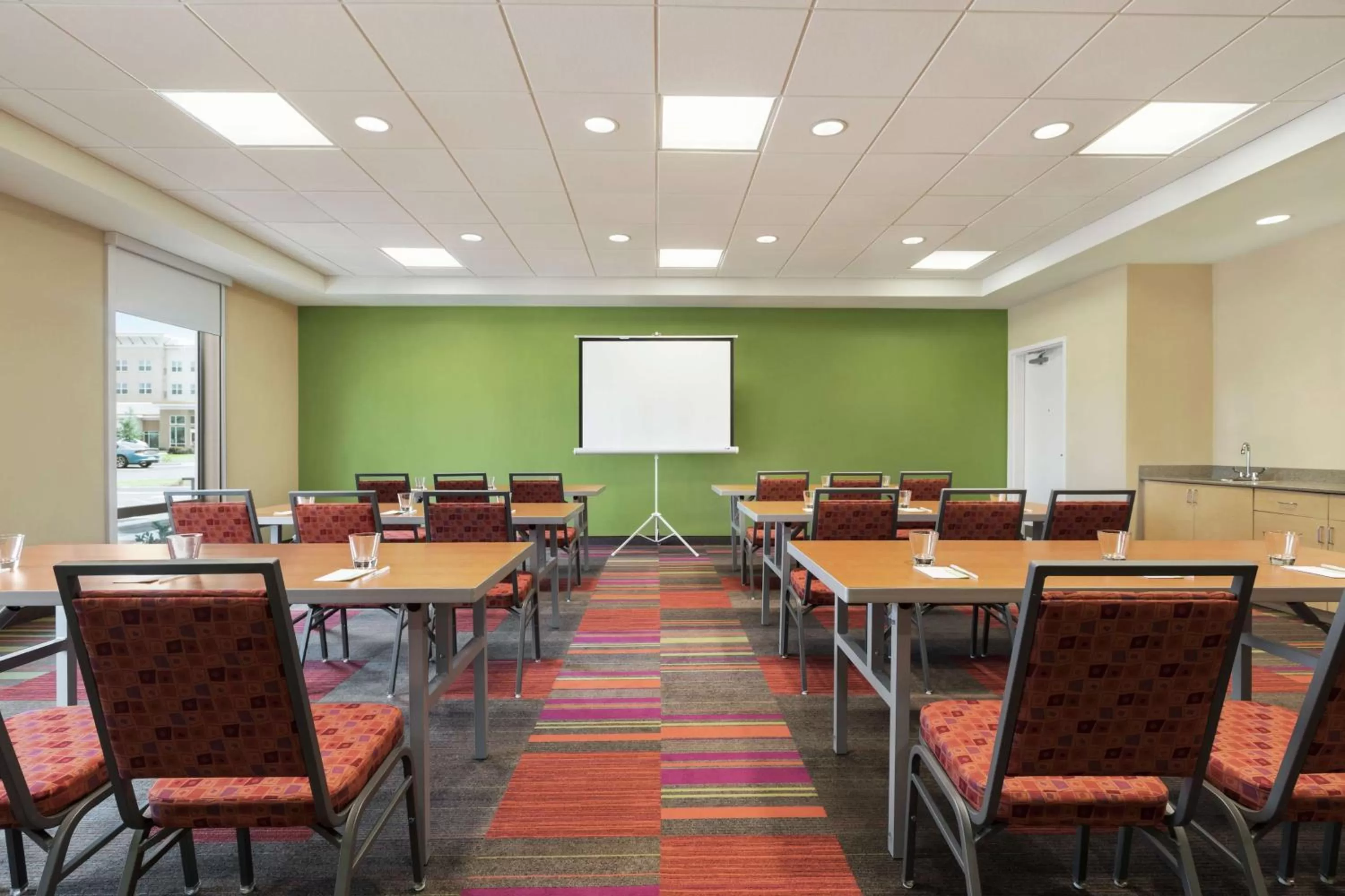 Meeting/conference room in Home2 Suites By Hilton Savannah Airport