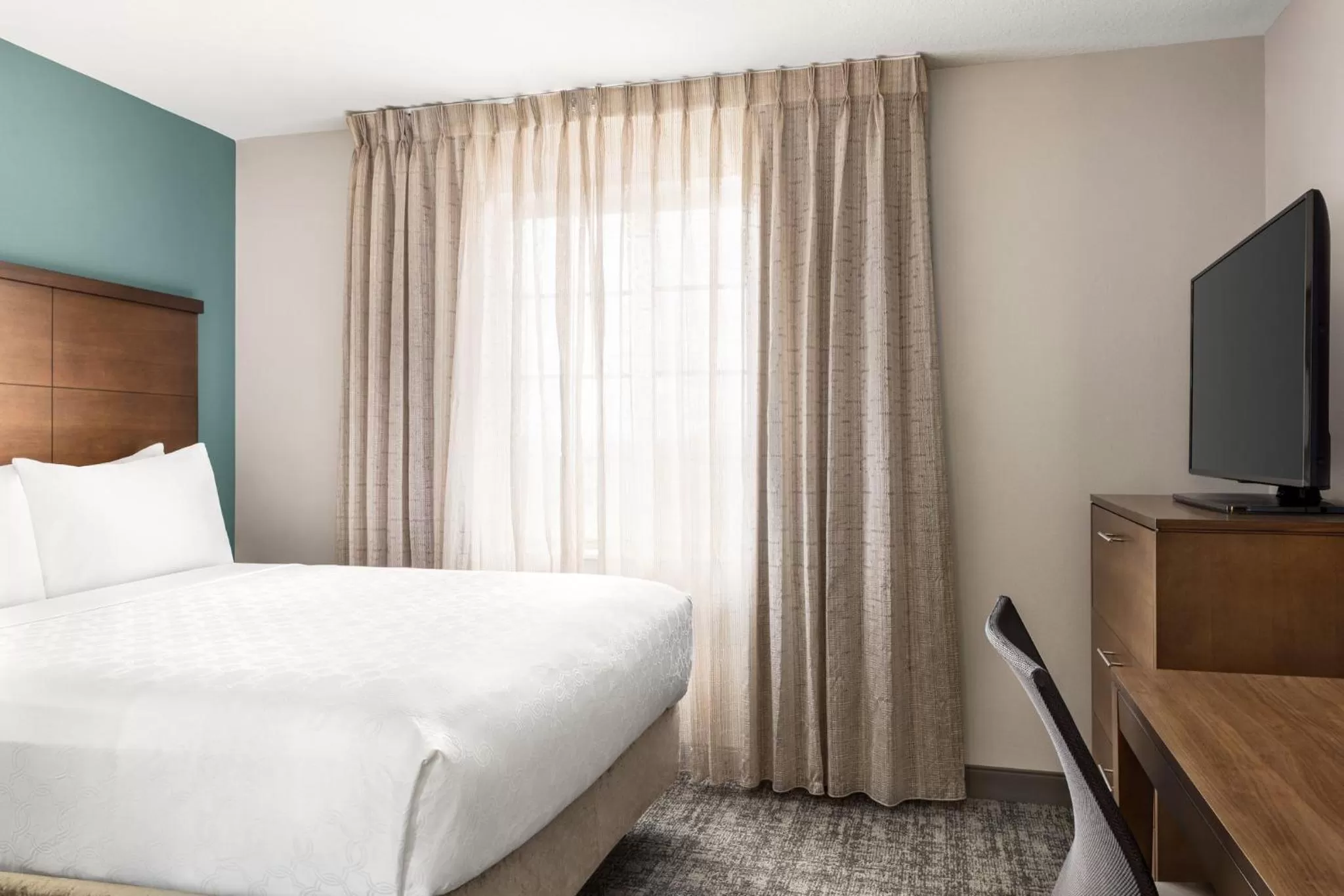 Photo of the whole room, Bed in Staybridge Suites Fort Wayne by IHG