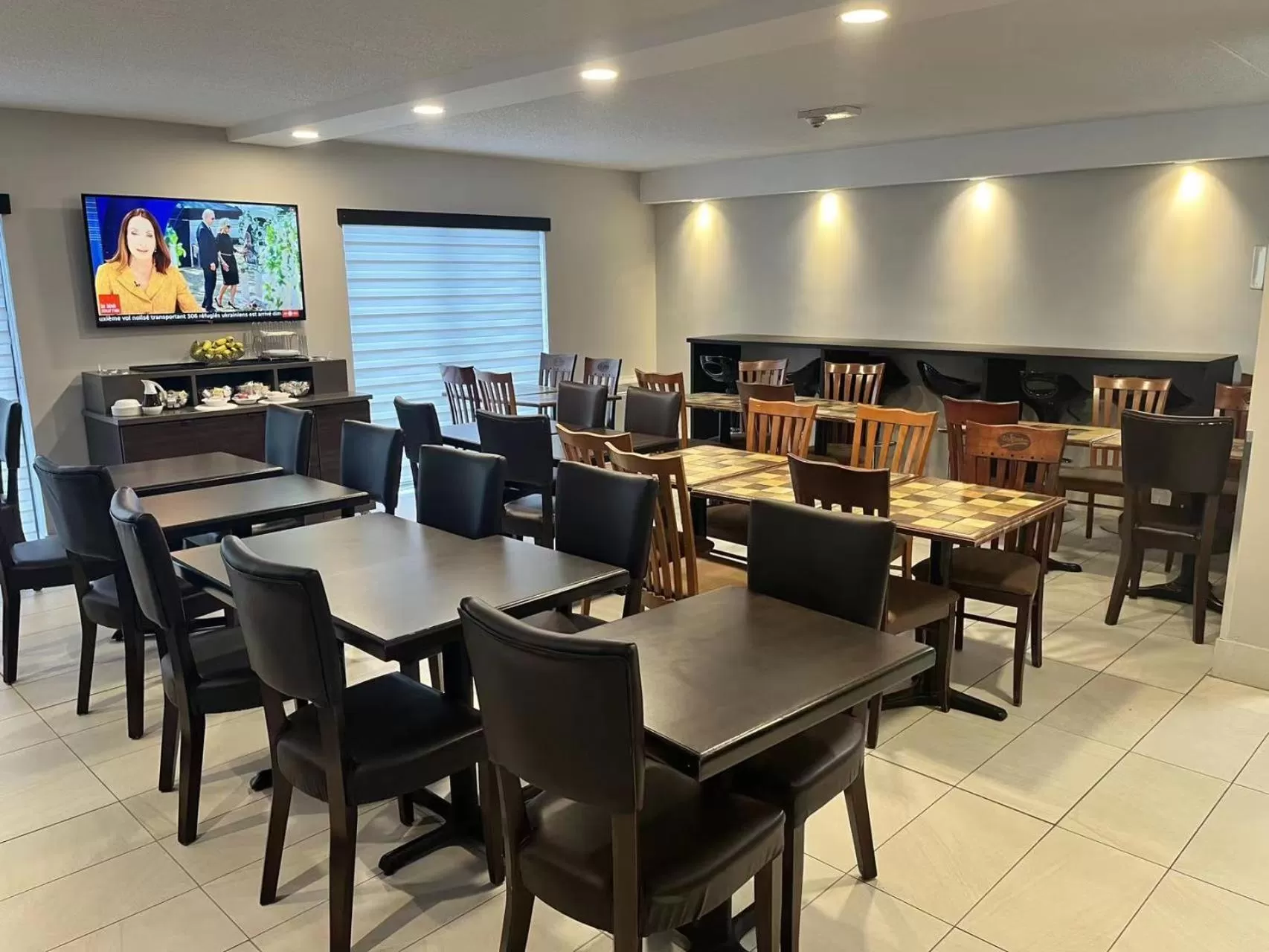 Breakfast in Econo Lodge Airport Quebec