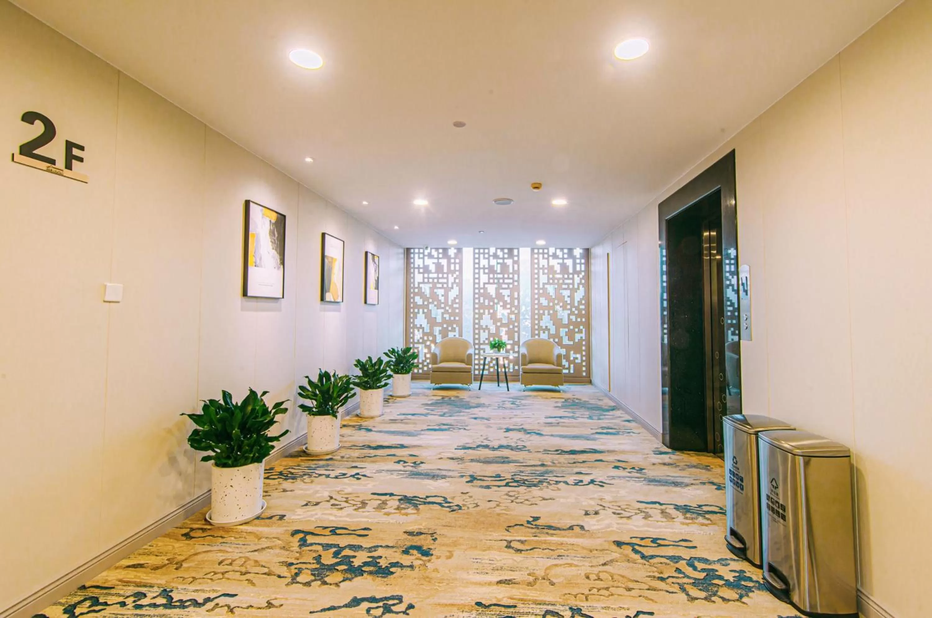 Seating area in Shanghai JOYFUL YARD Hotel