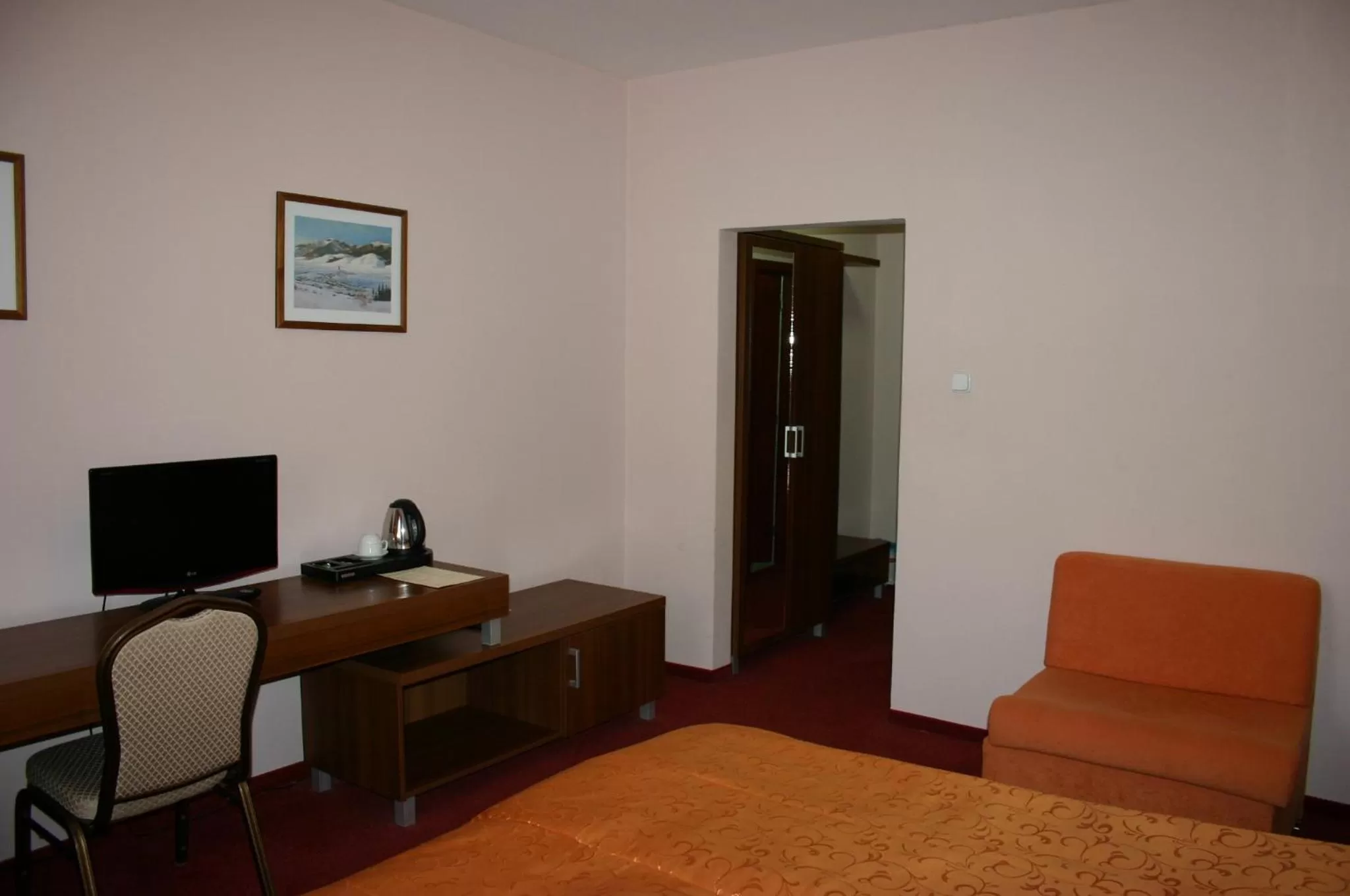 TV/Entertainment Center in Hotel Jelen