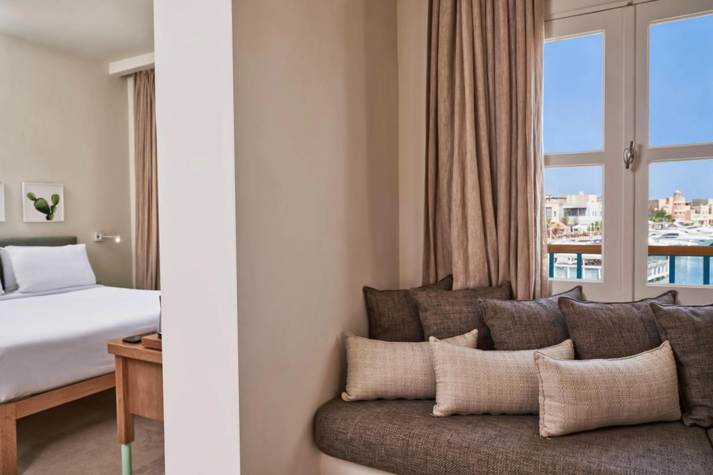 View (from property/room), Bed in Captain's Inn Hotel