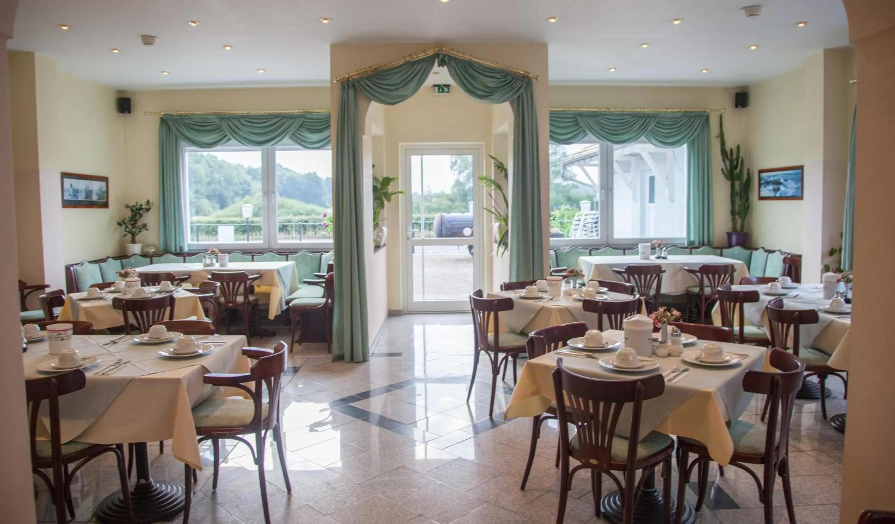 Continental breakfast in Hotel Atlantis