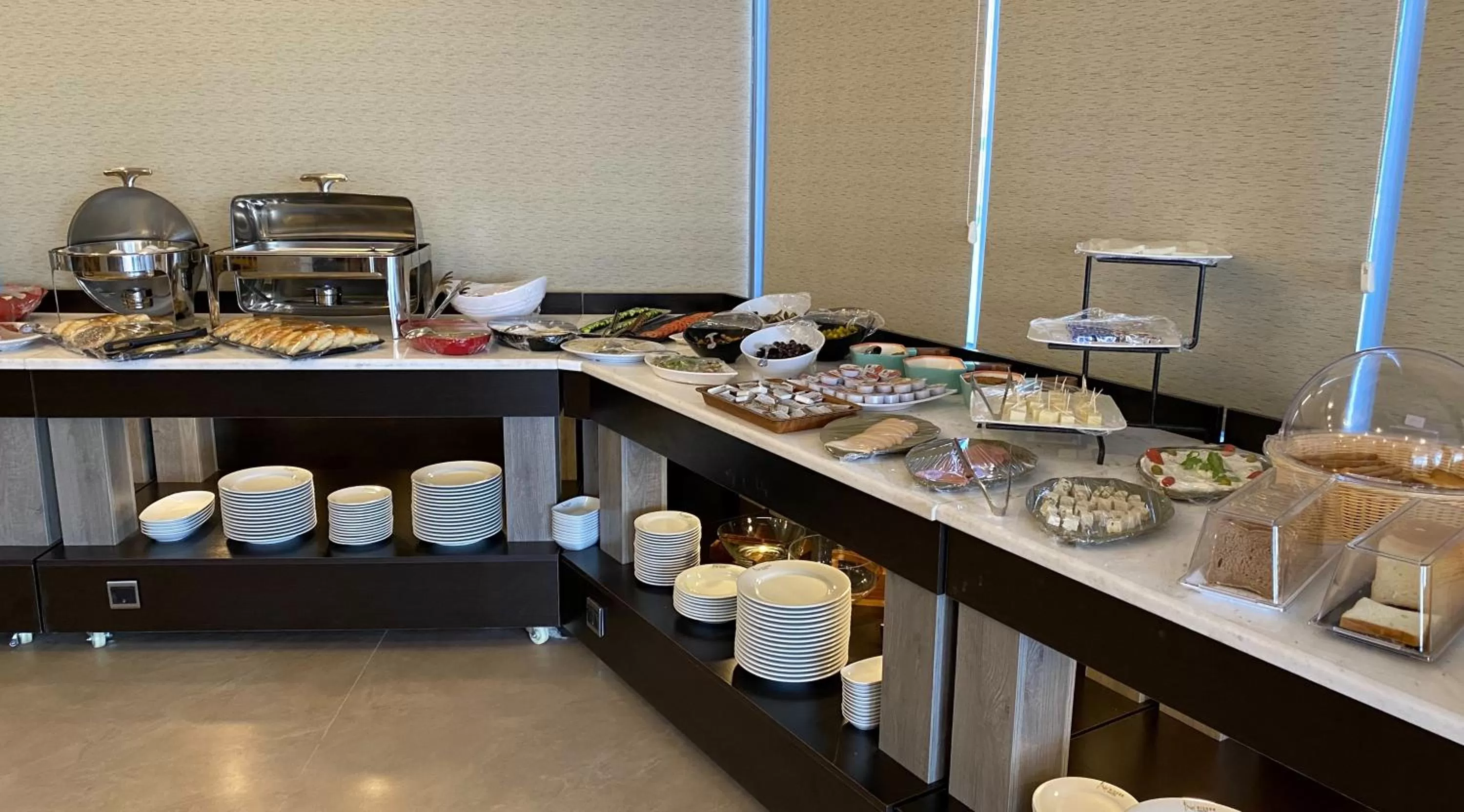 Food and drinks in Nishan Hotel