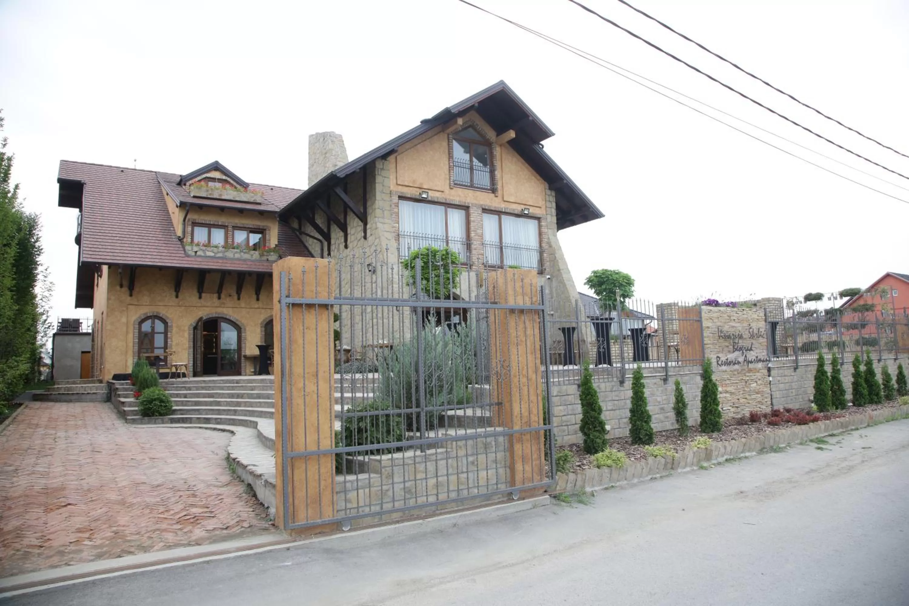 Garni Hotel Chicha - Winery ŠKRBIĆ