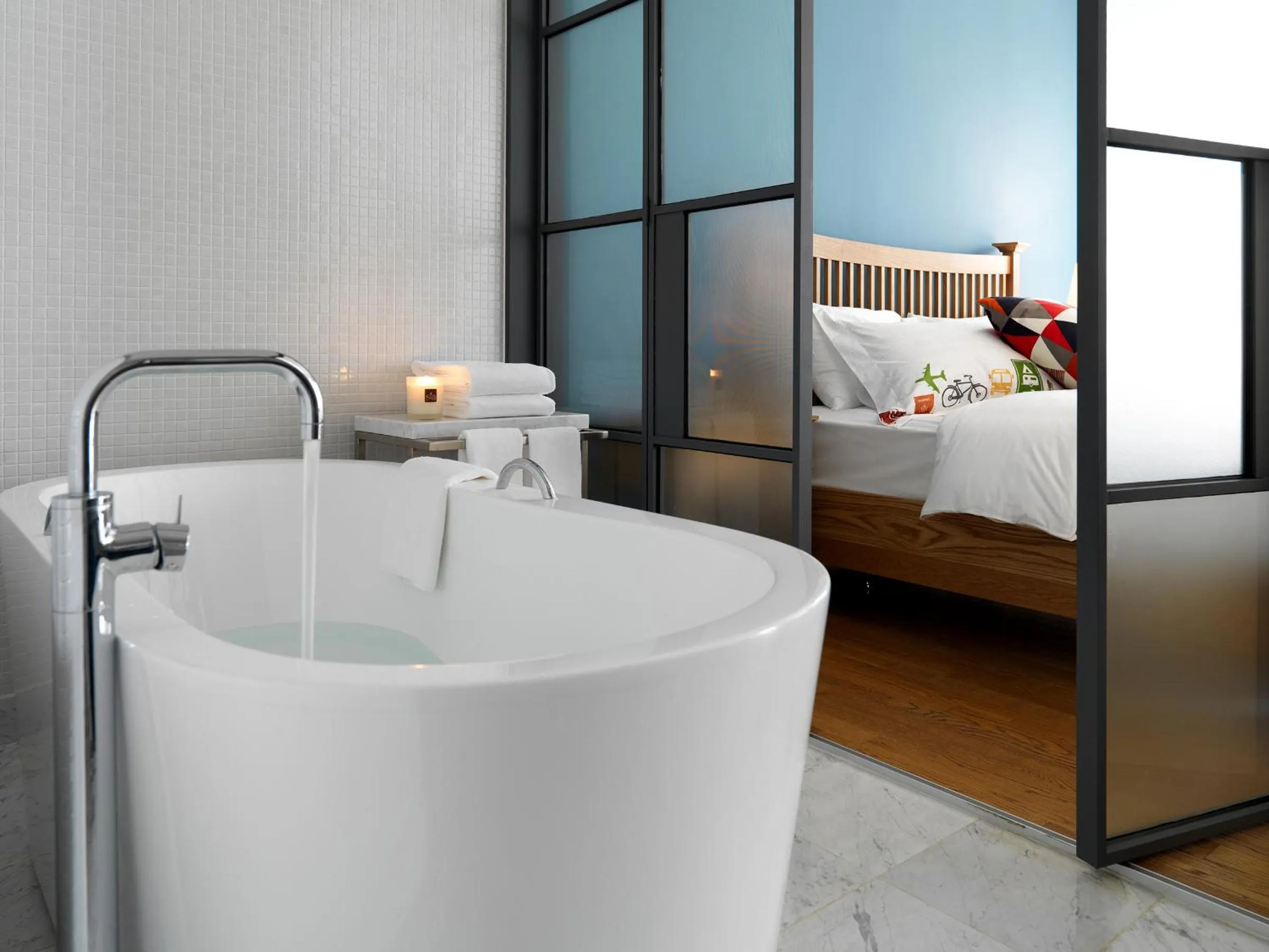 Bathroom, Bed in La Casa Hotel Seoul