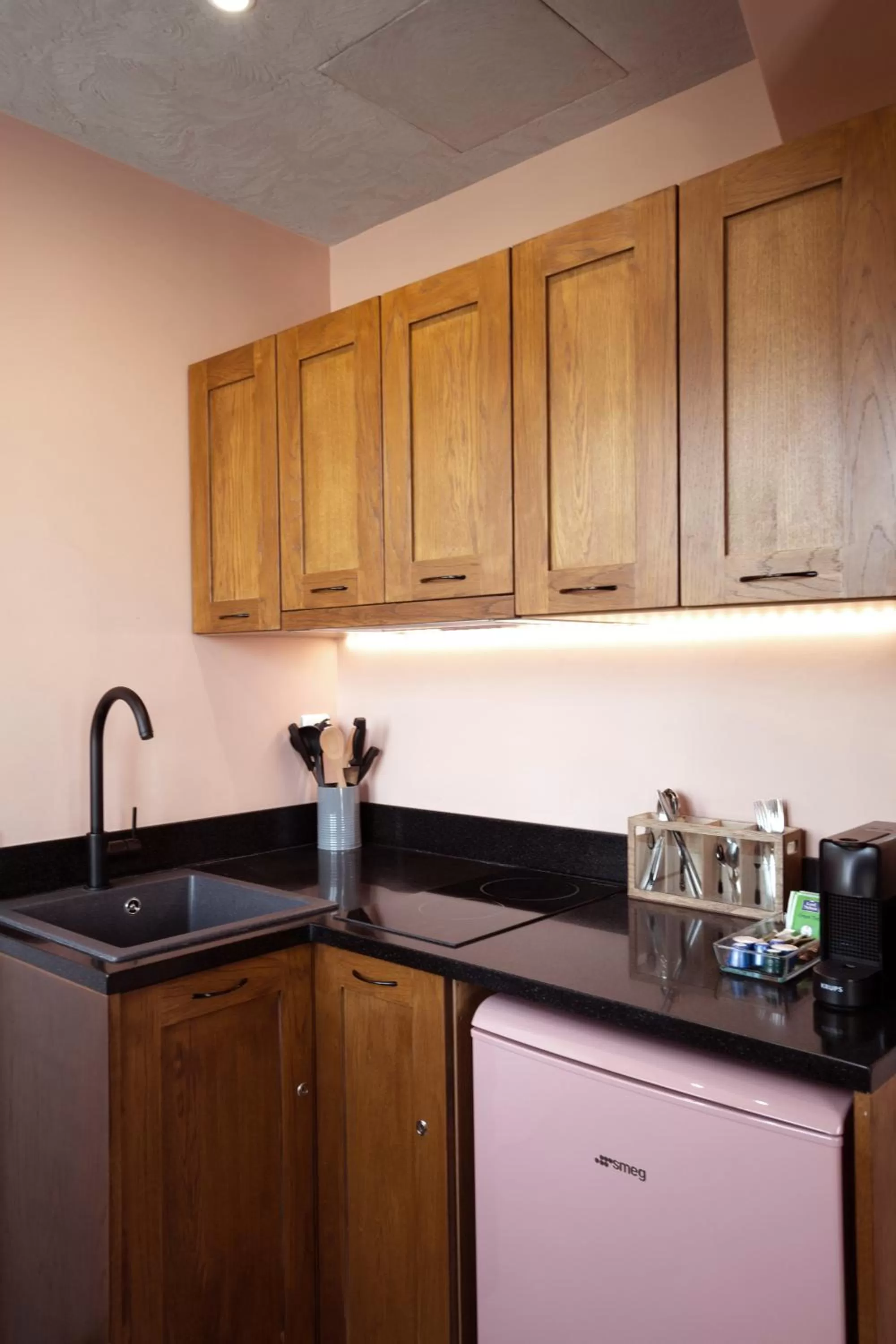 Coffee/tea facilities in Downtown Athens Lofts - The Acropolis Observatory