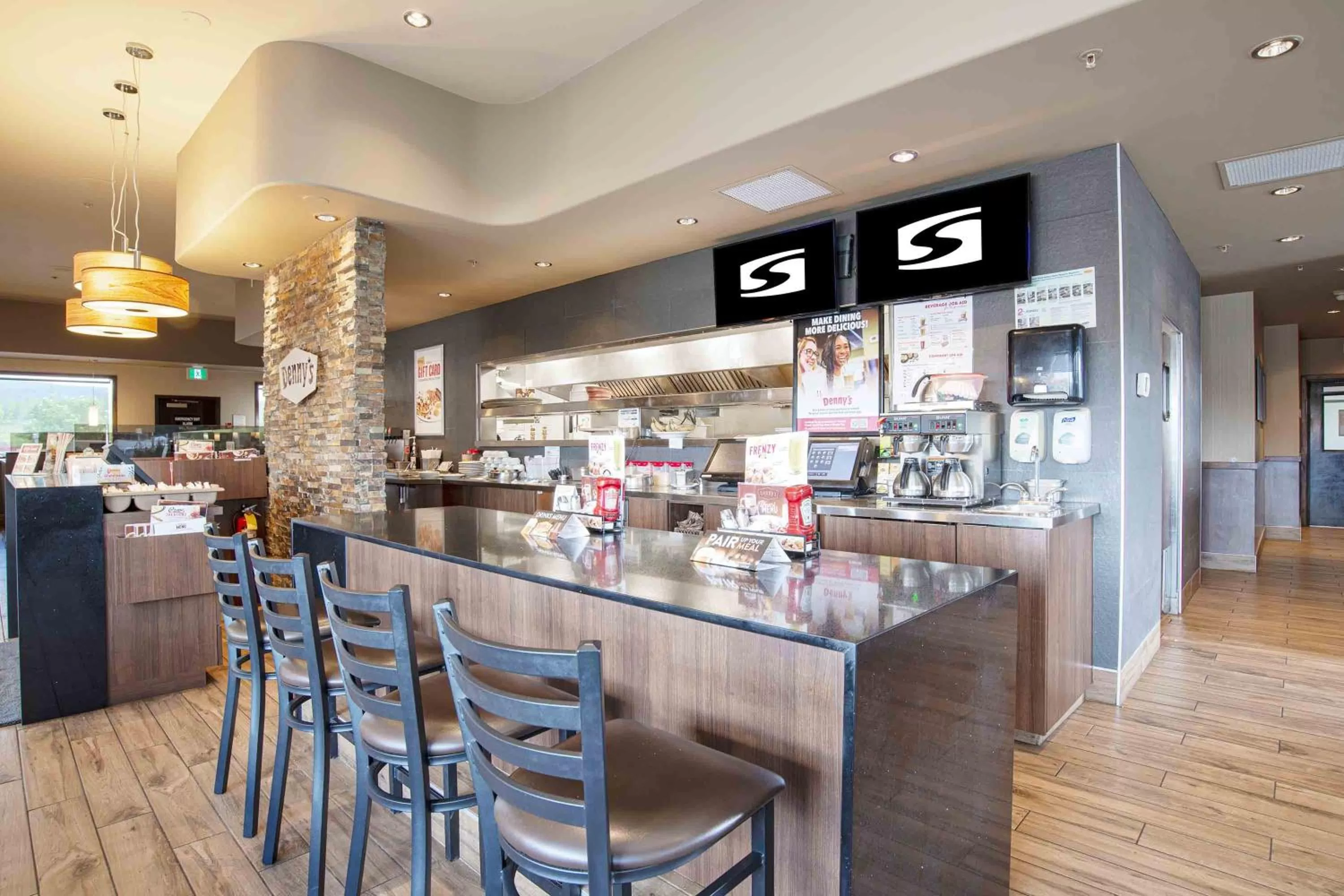 Restaurant/places to eat in Sandman Hotel Quesnel