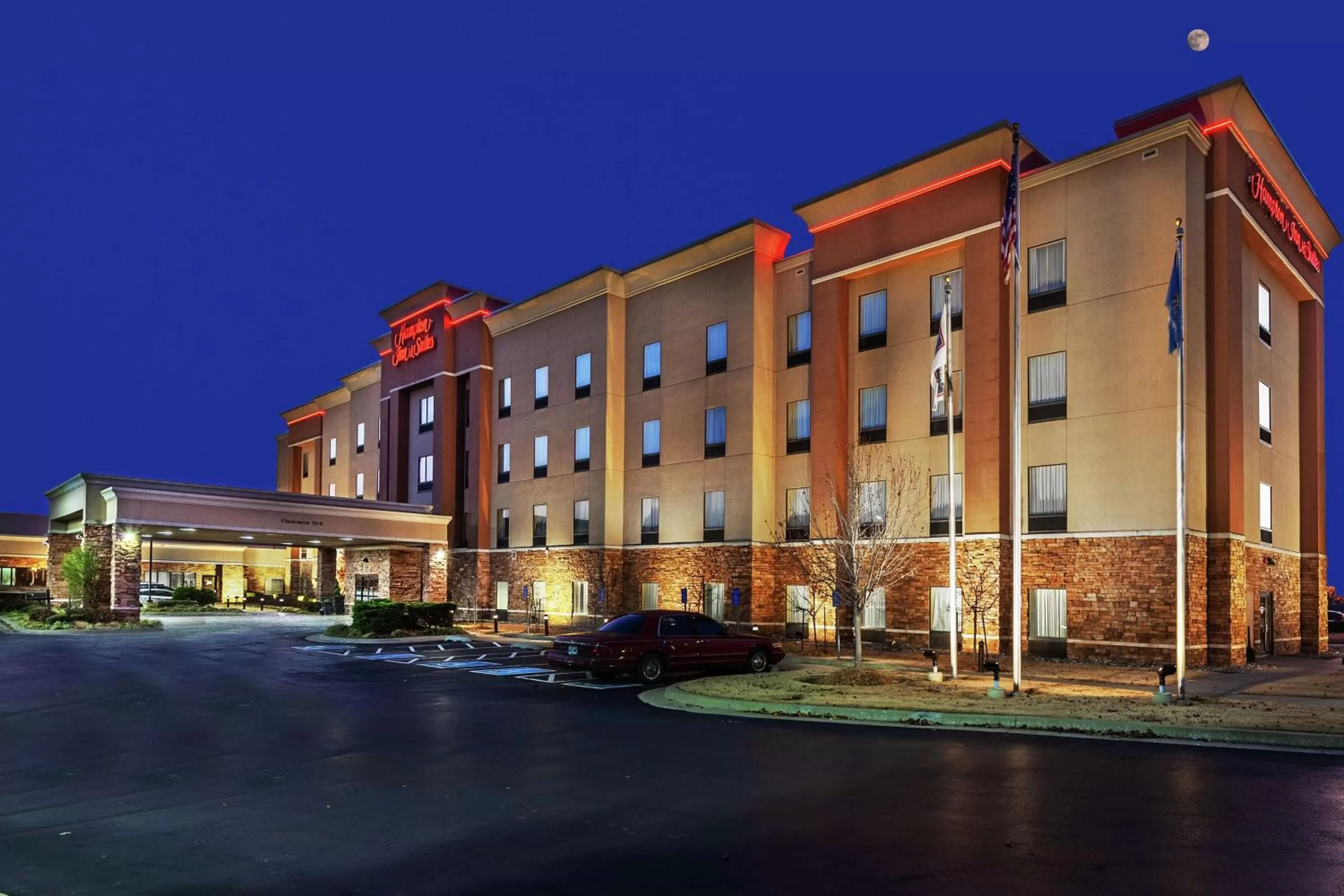 Property building in Hampton Inn & Suites Owasso