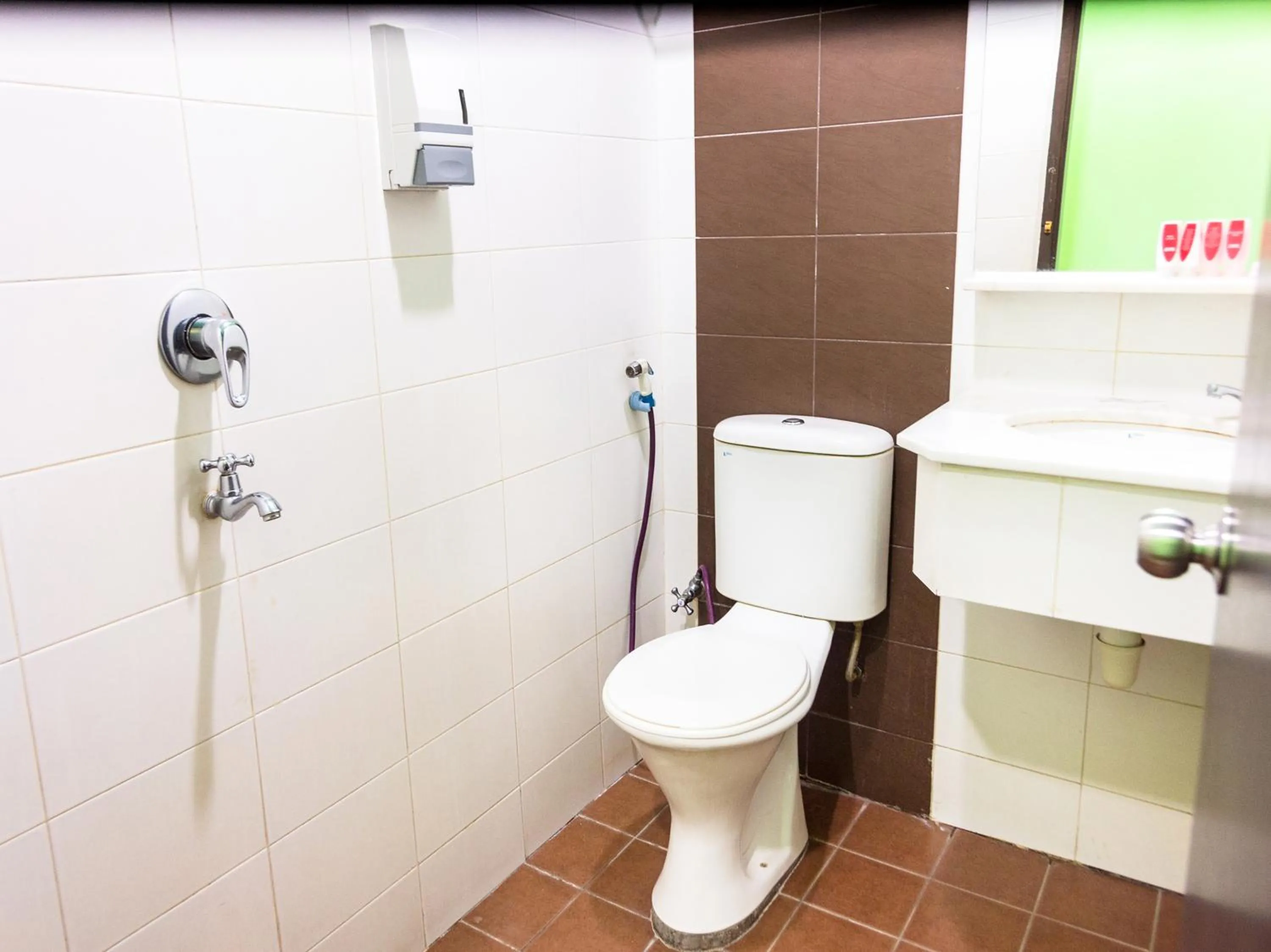 Bathroom in OYO 89408 Royal Hotel