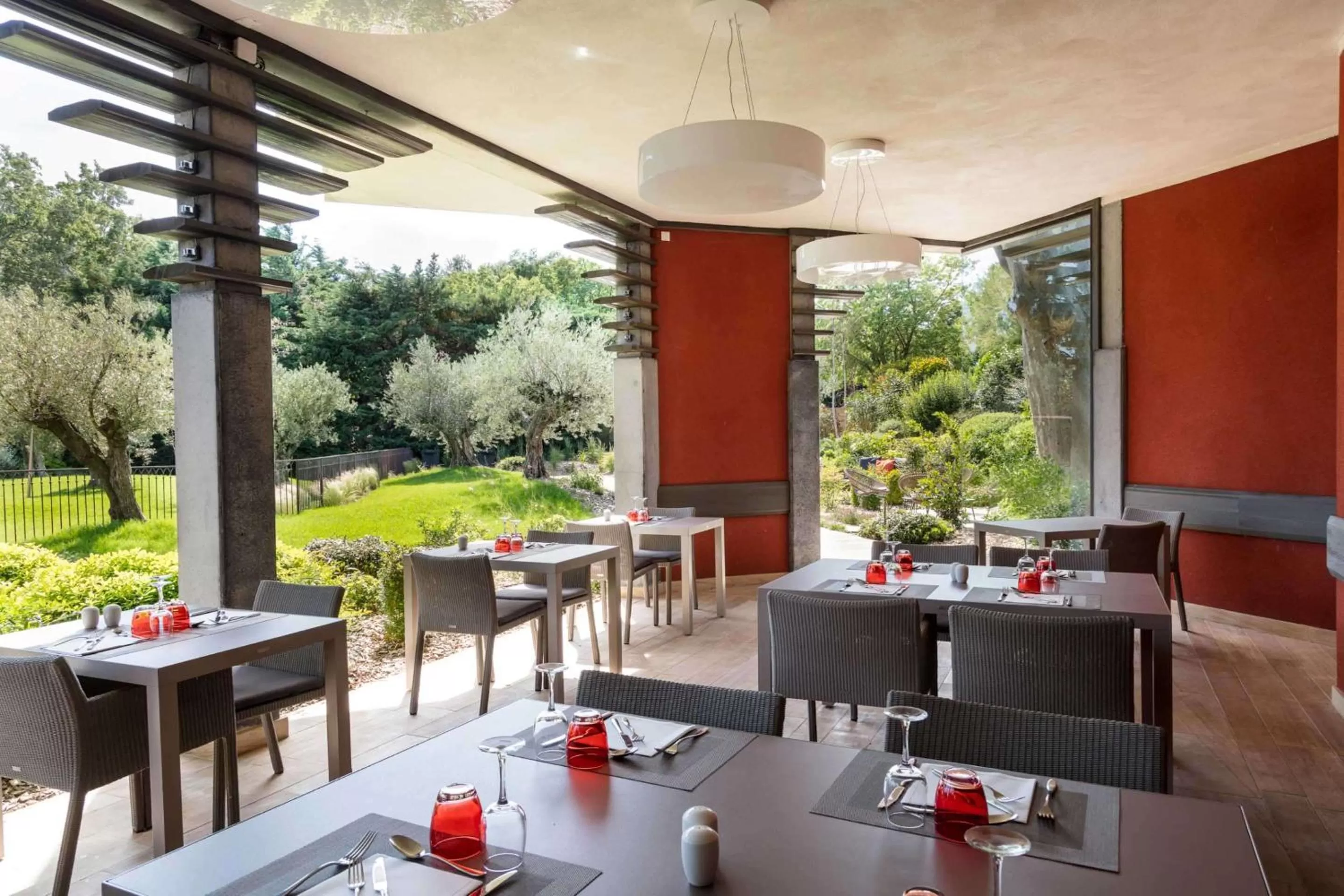 Restaurant/places to eat in Best Western Plus Le Lavarin