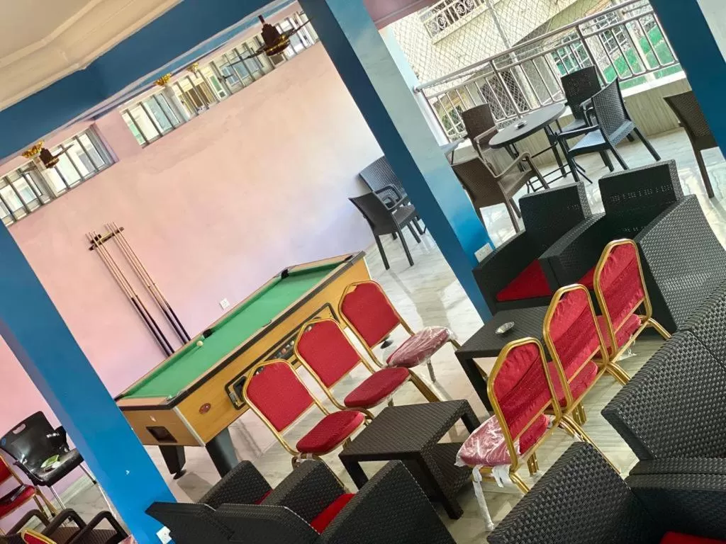 Restaurant/places to eat in MTA Lounge and Leisures