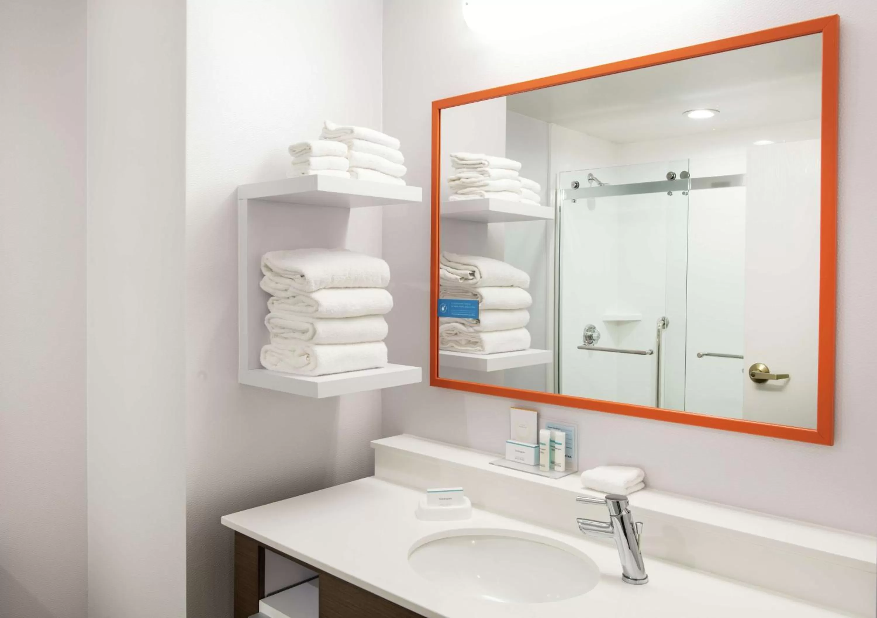 Bathroom in Hampton Inn Cleveland-Solon