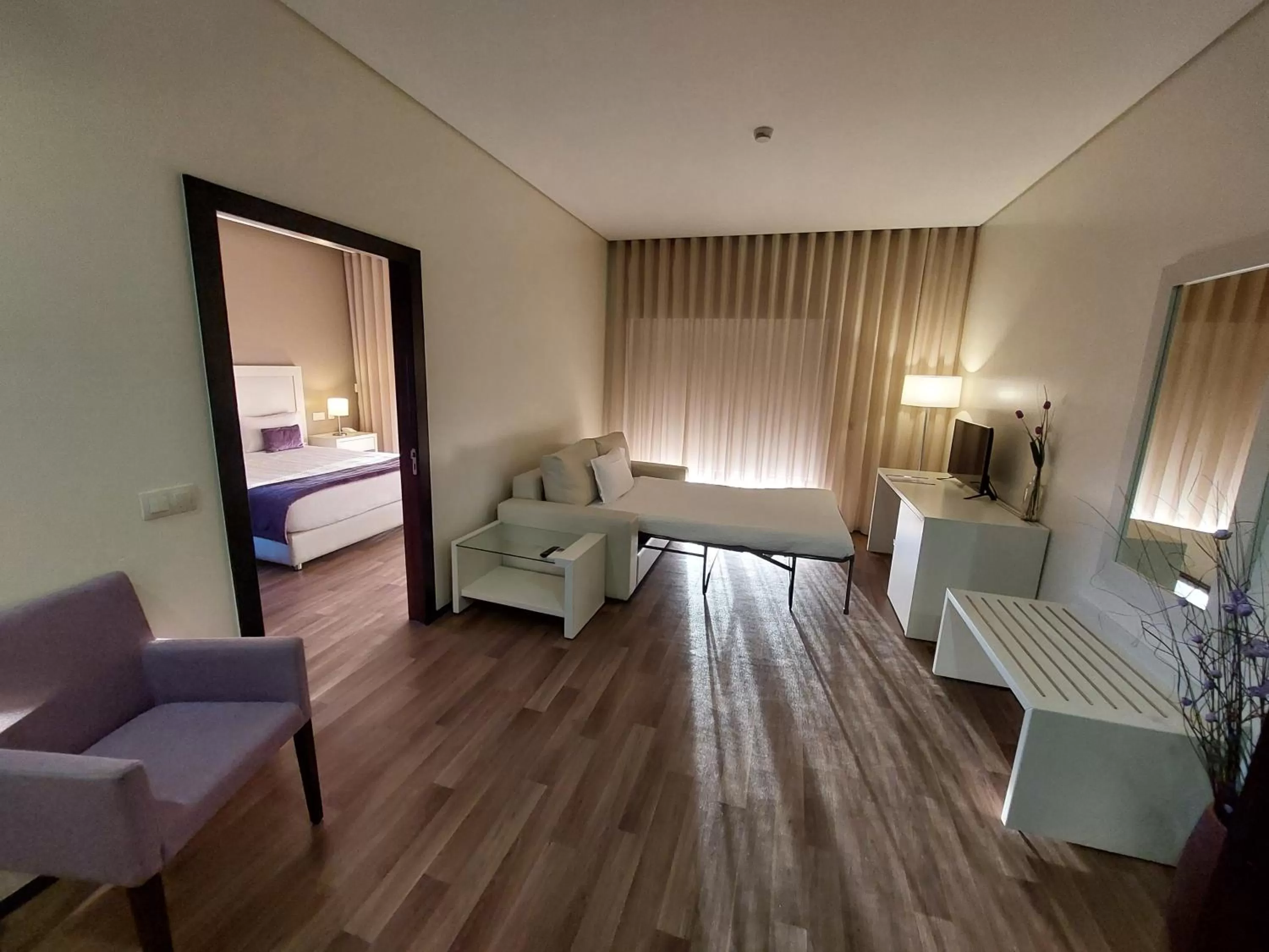 Living room, Bed in Hotel Monte Lírio