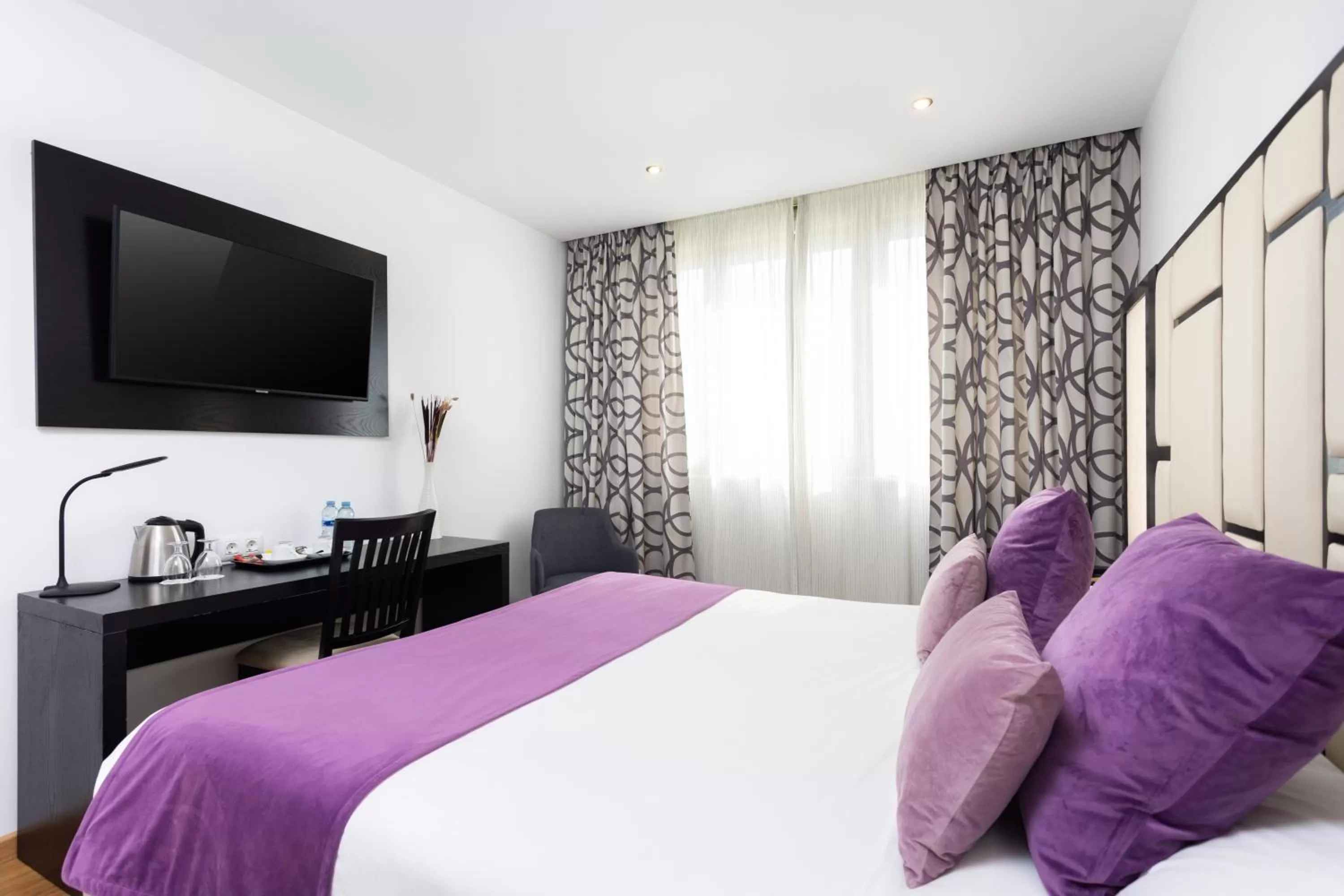 Photo of the whole room, Bed in Hotel Colon Rambla