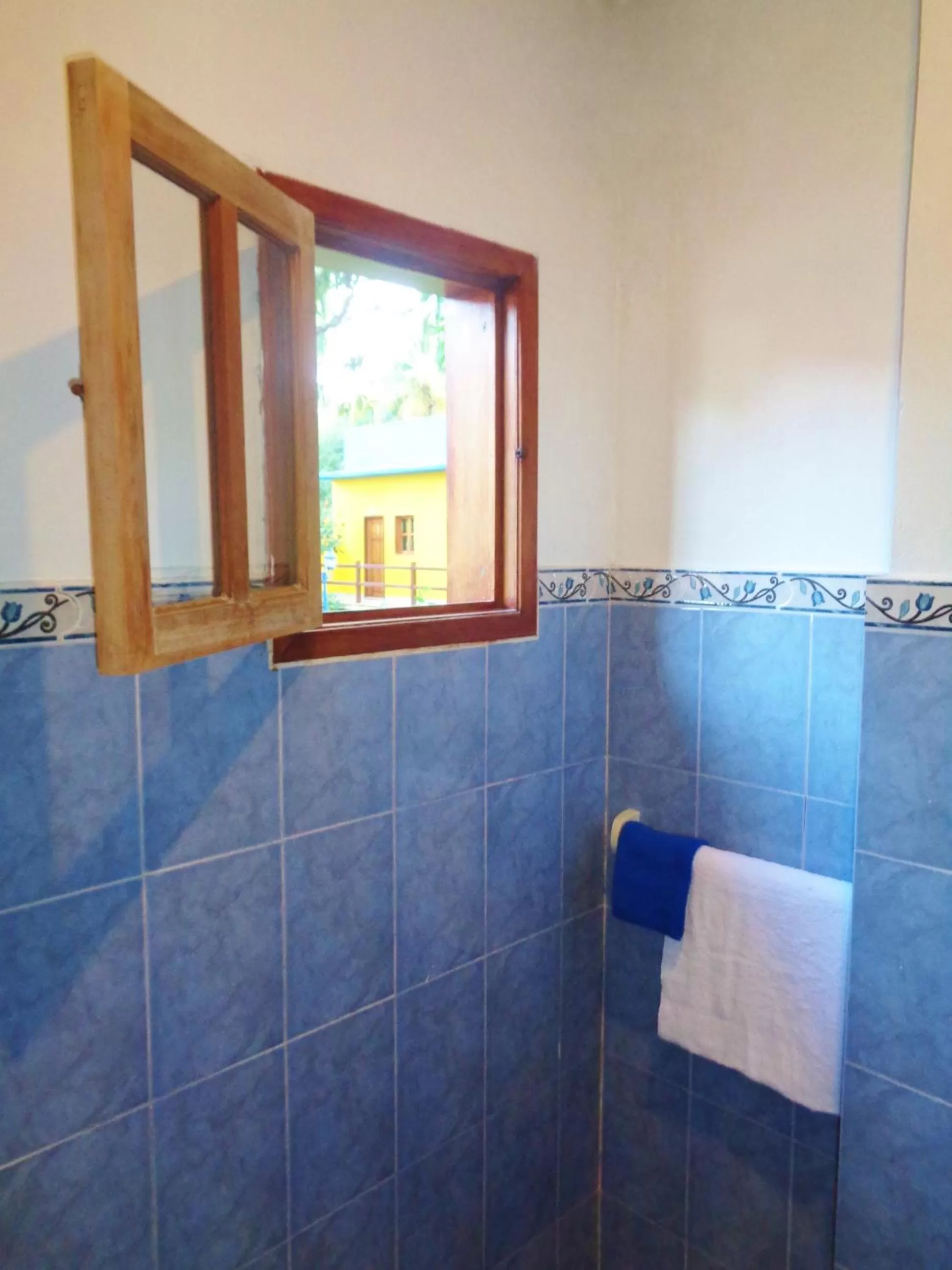 Shower, Bathroom in Livingston Resort Hotel