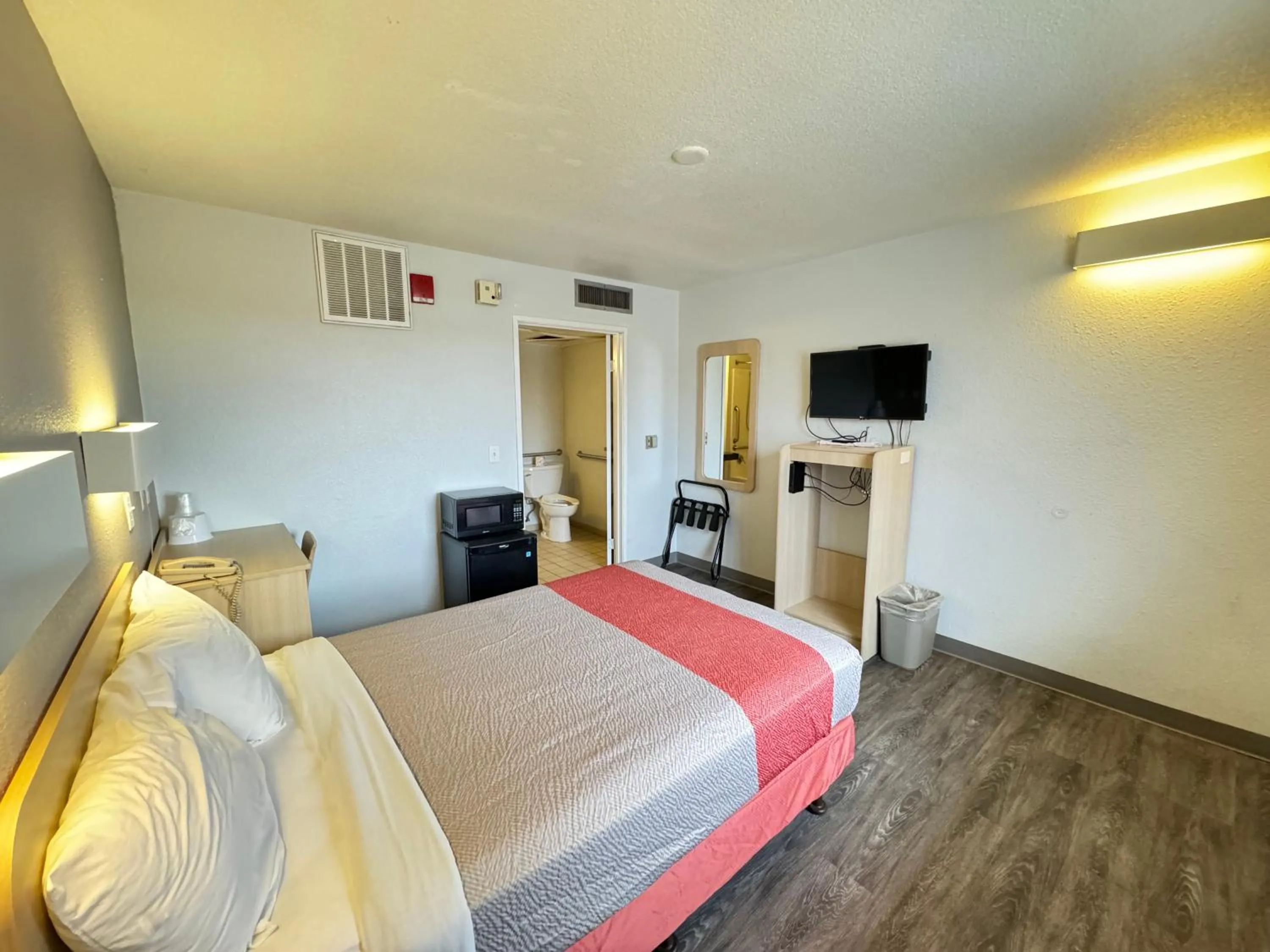 Bedroom, Bed in Motel 6-Casper, WY