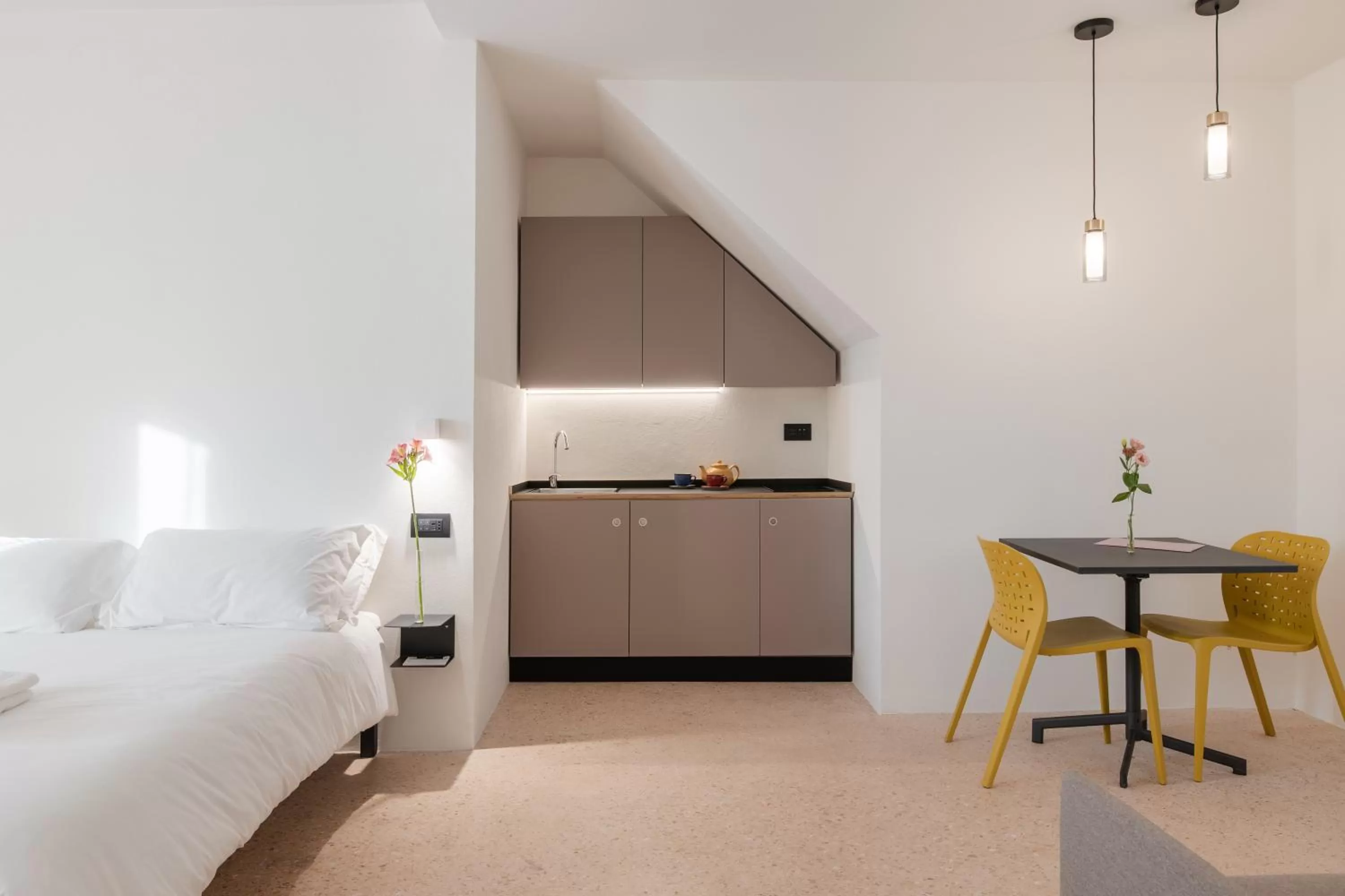 Kitchen or kitchenette, Bed in OGNISSANTI GuestHouse & Suites