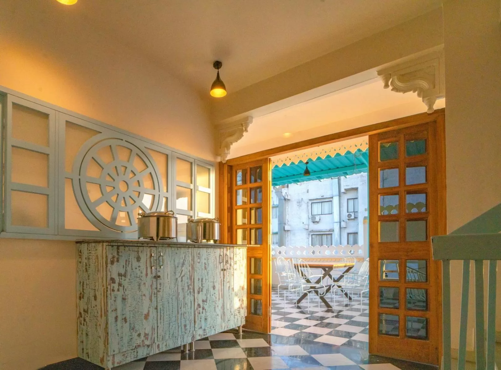 Restaurant/places to eat in Ostel By Orion Hotels -Udaipur