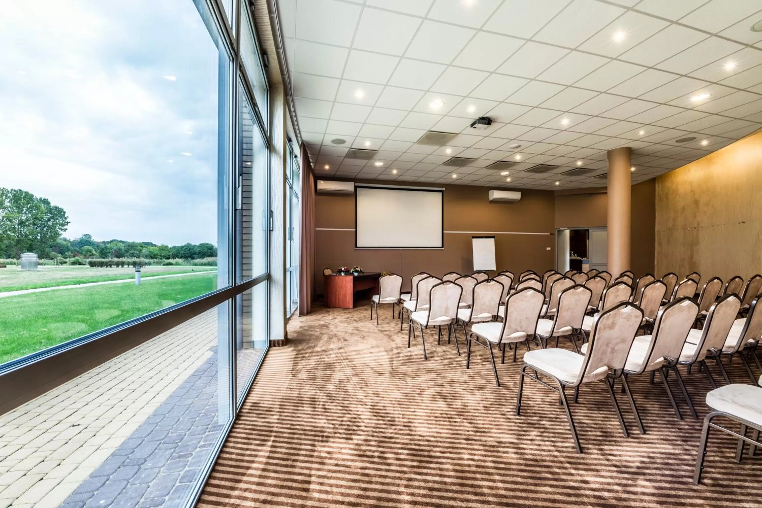 Meeting/conference room in Hotel Victor Pruszków DeSilva
