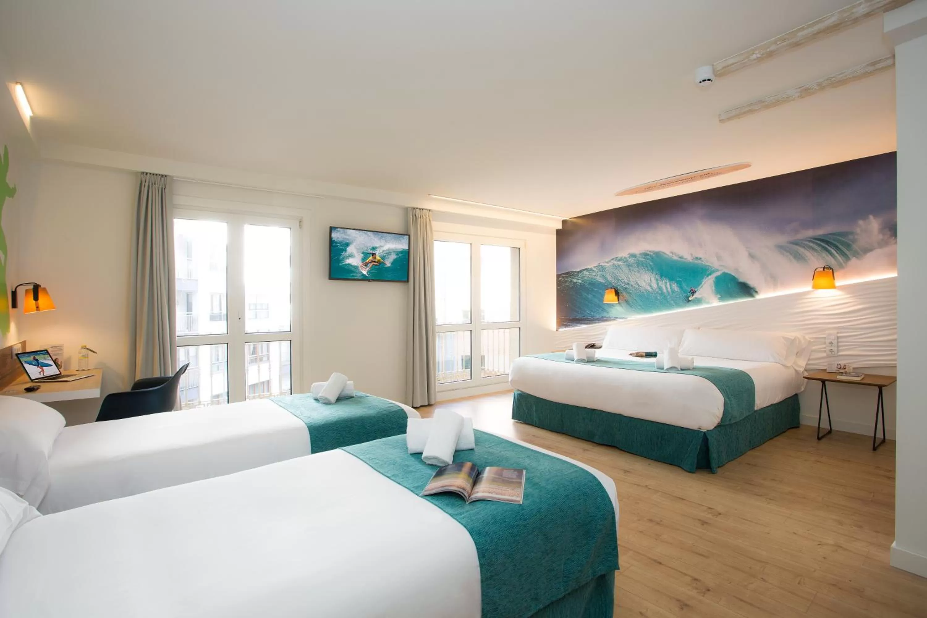 Photo of the whole room, Bed in Casual de las Olas San Sebastián