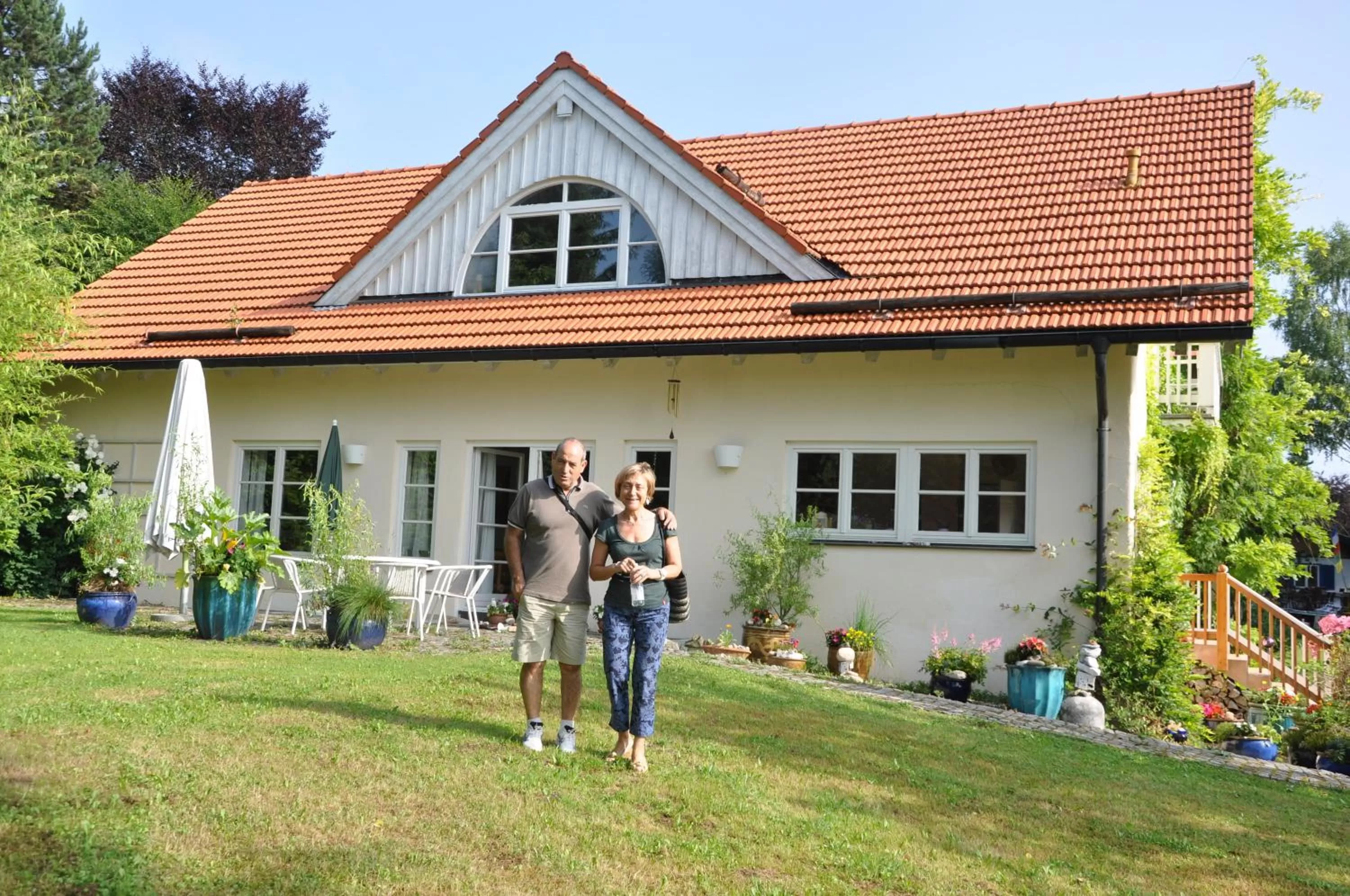 Facade/entrance, Family in Bed and Breakfast Bavaria München