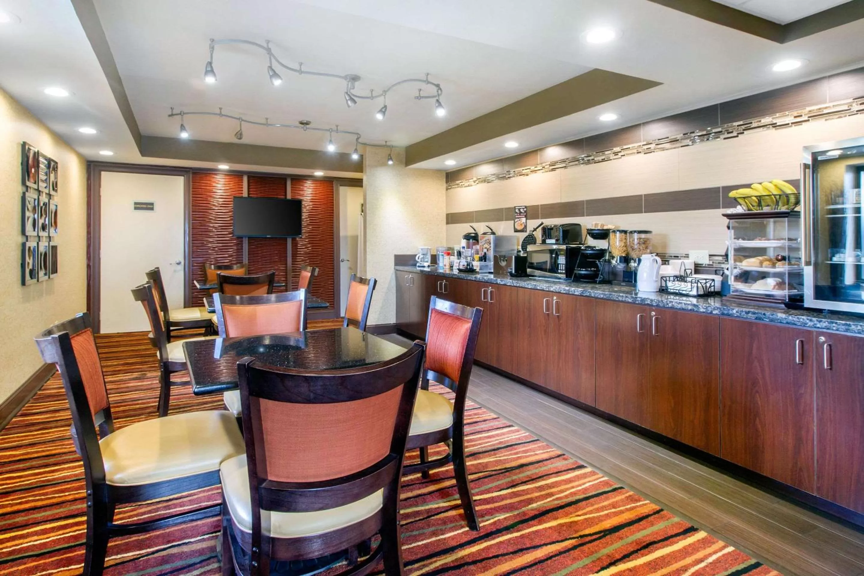 Restaurant/places to eat in Econo Lodge