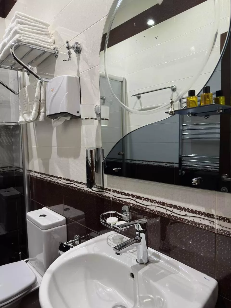 Shower, Bathroom in Eiffel Hotel