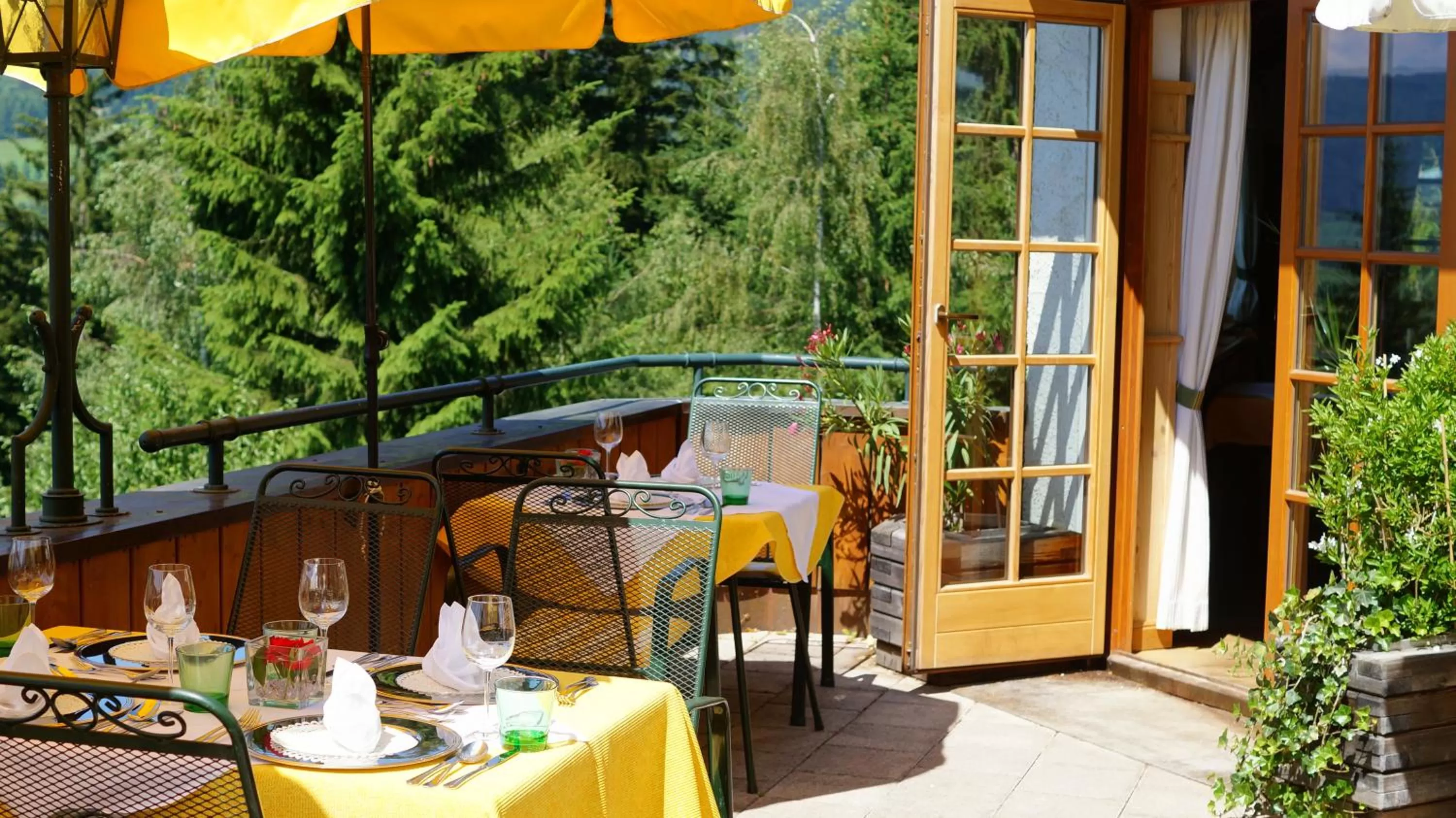 Restaurant/Places to Eat in Hotel Häuserl im Wald